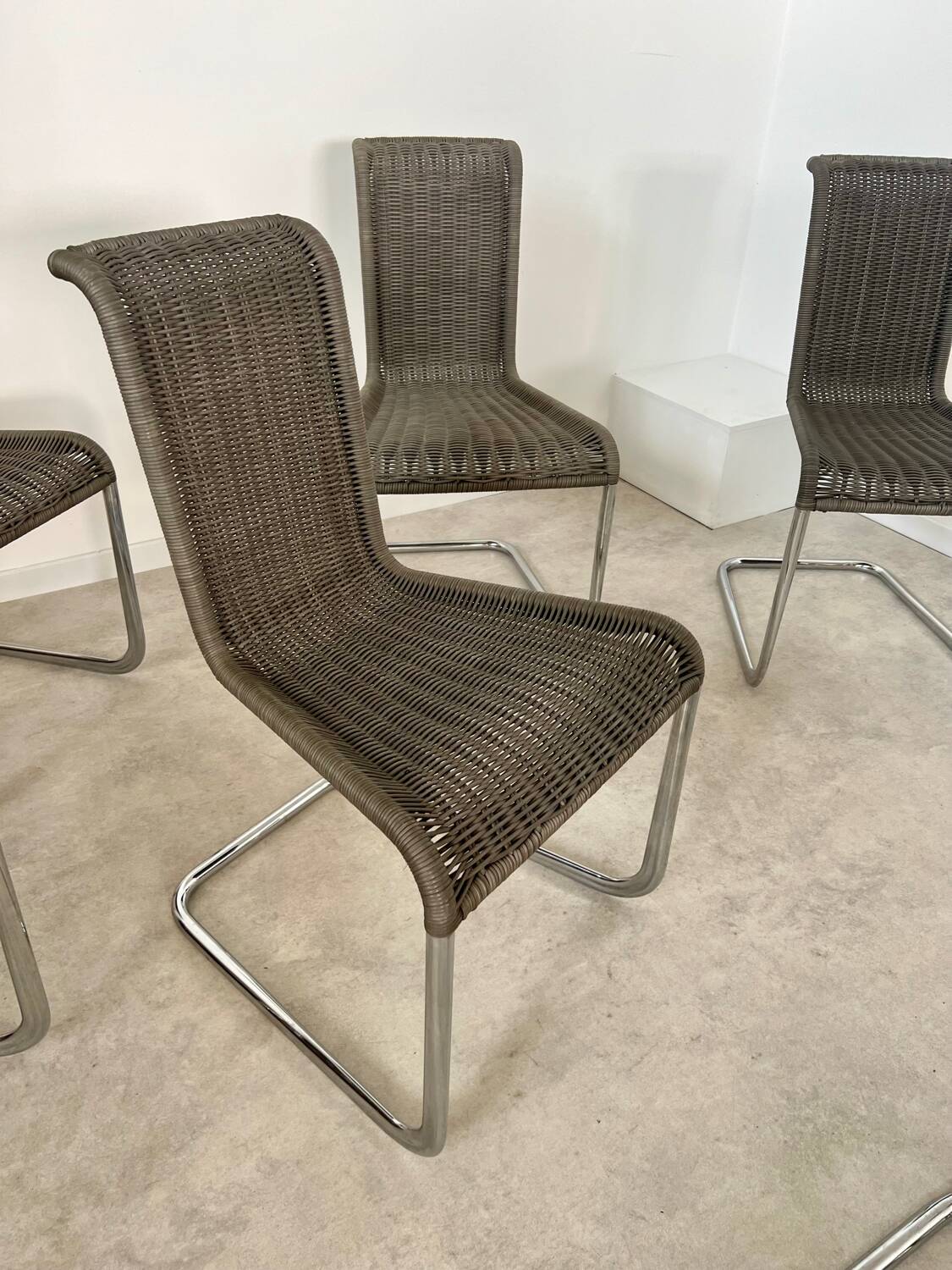 Set of 8 Tecta designer tubular chairs, Bauhaus style, metal and vintage gray cane, 80s
