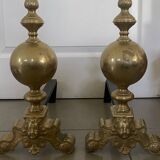 Paire de chenets en laiton et fonte, décor de marmousets, style louis xiv