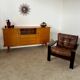 Ancien bahut enfilade en chêne clair pied compas design des années 50 vintage