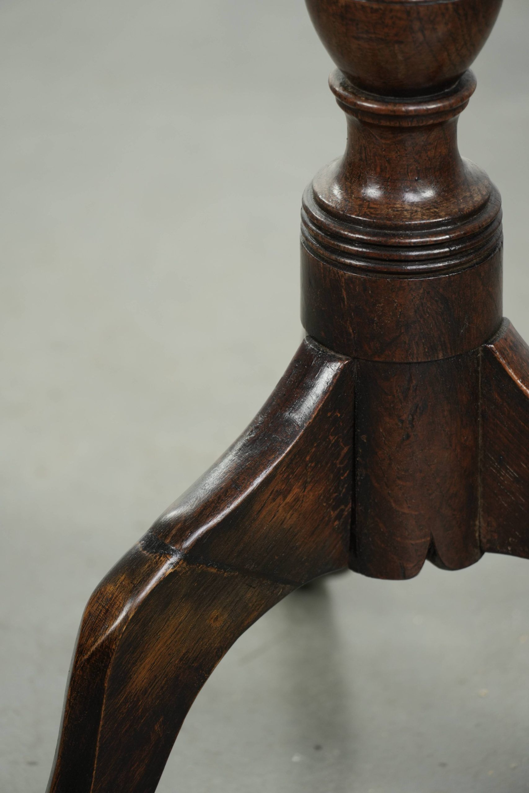 Antique English oak tilt top table / side table from the early 19th century