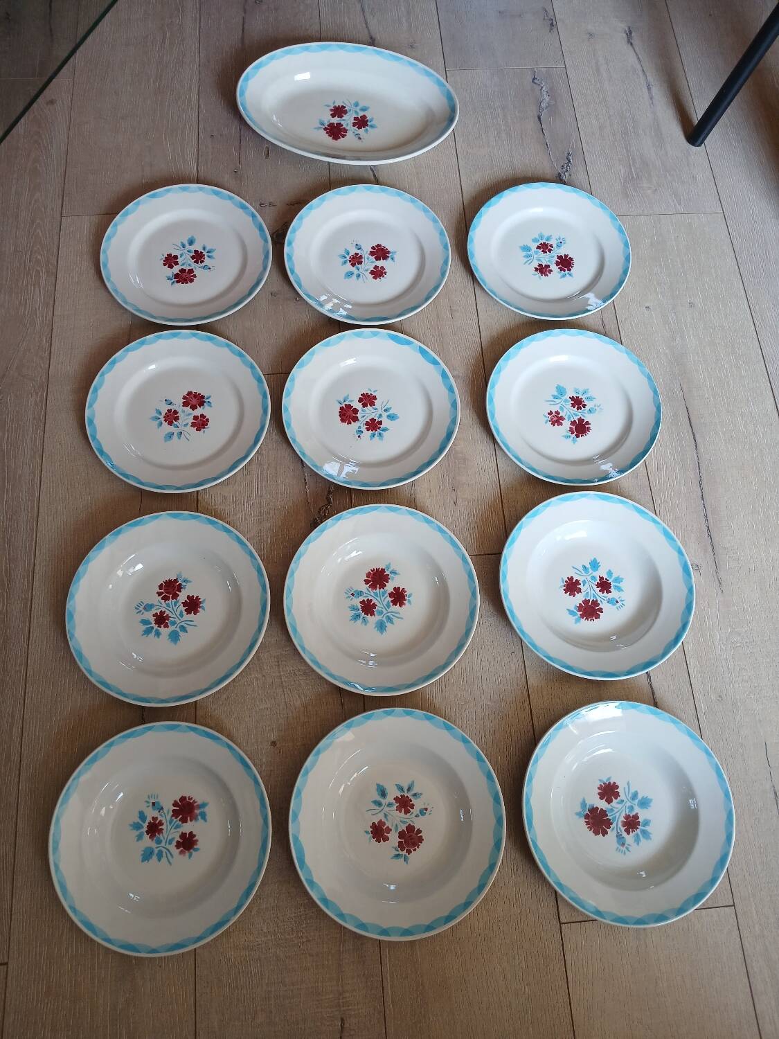 Lot of 12 Moulin des loups plates and dish