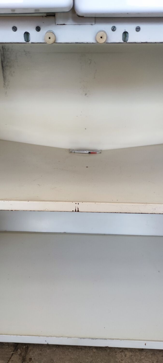 Sideboard in enamelled sheet metal two doors two drawers