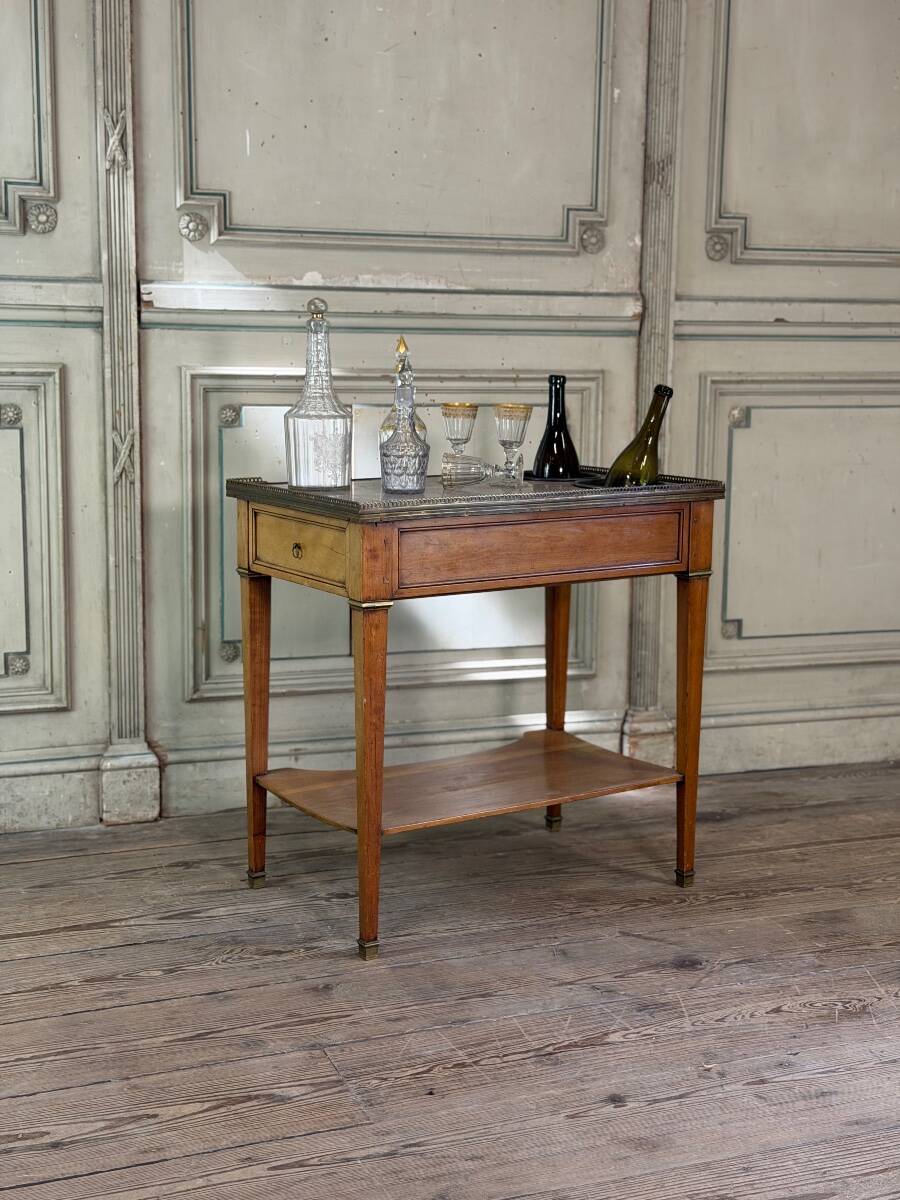 Louis XVI refreshment table in mahogany, brass and marble, 18th century.
