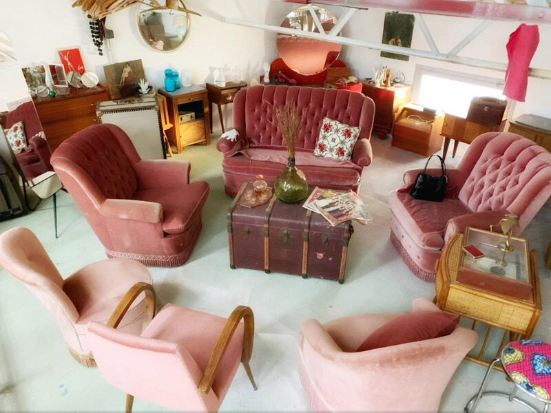 Pink velvet bridge chair