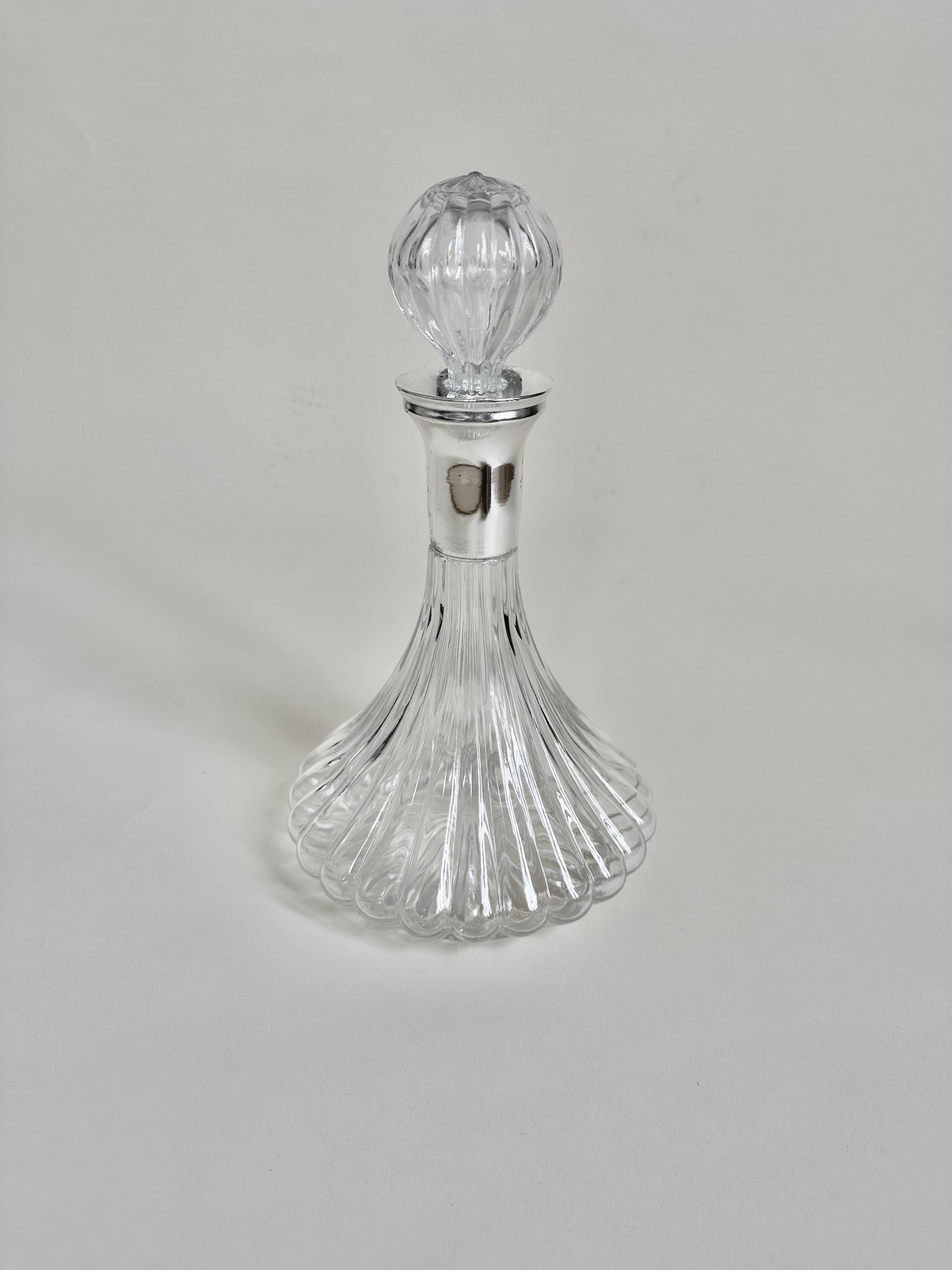 Glass decanter