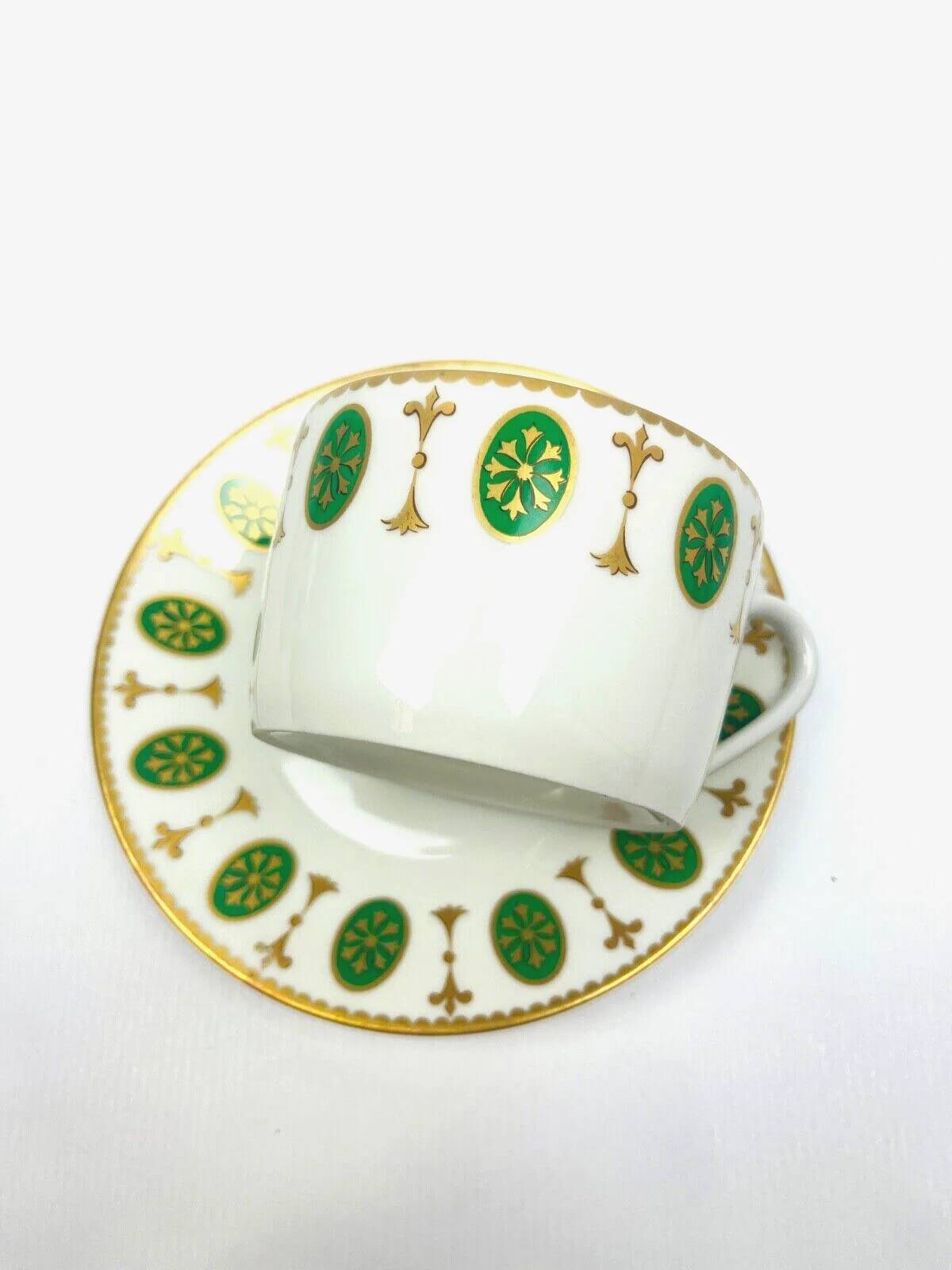 Set of 6 tea cups and 1 cream jug in Paris porcelain, Louis XVI decoration.