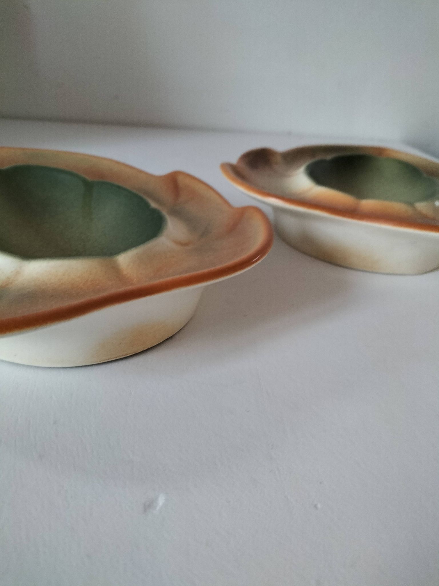 Pair of biomorphic bowls Salins France moss green, 1950s