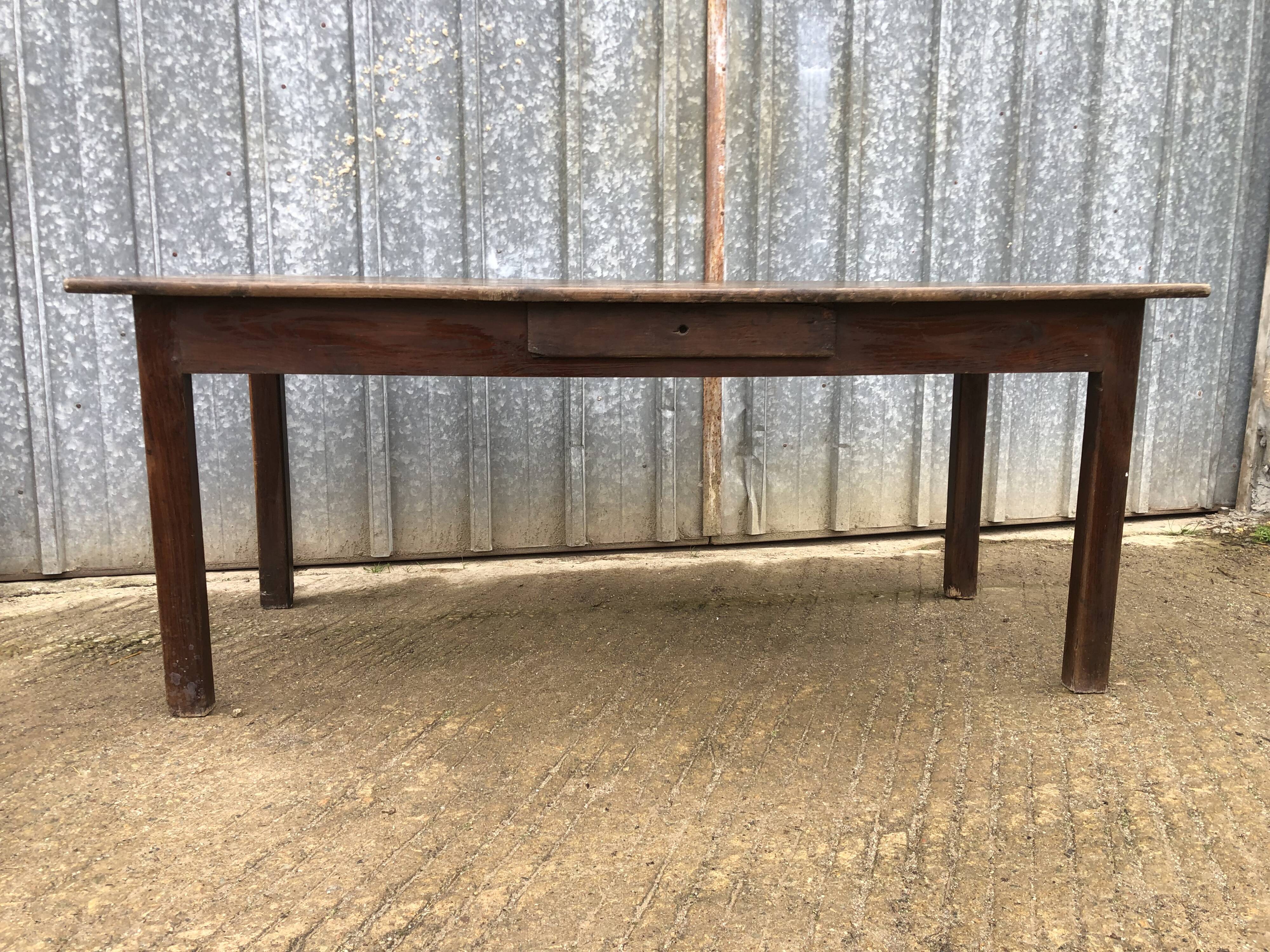 Rustic antique farmhouse table in solid oak with 1 drawer.