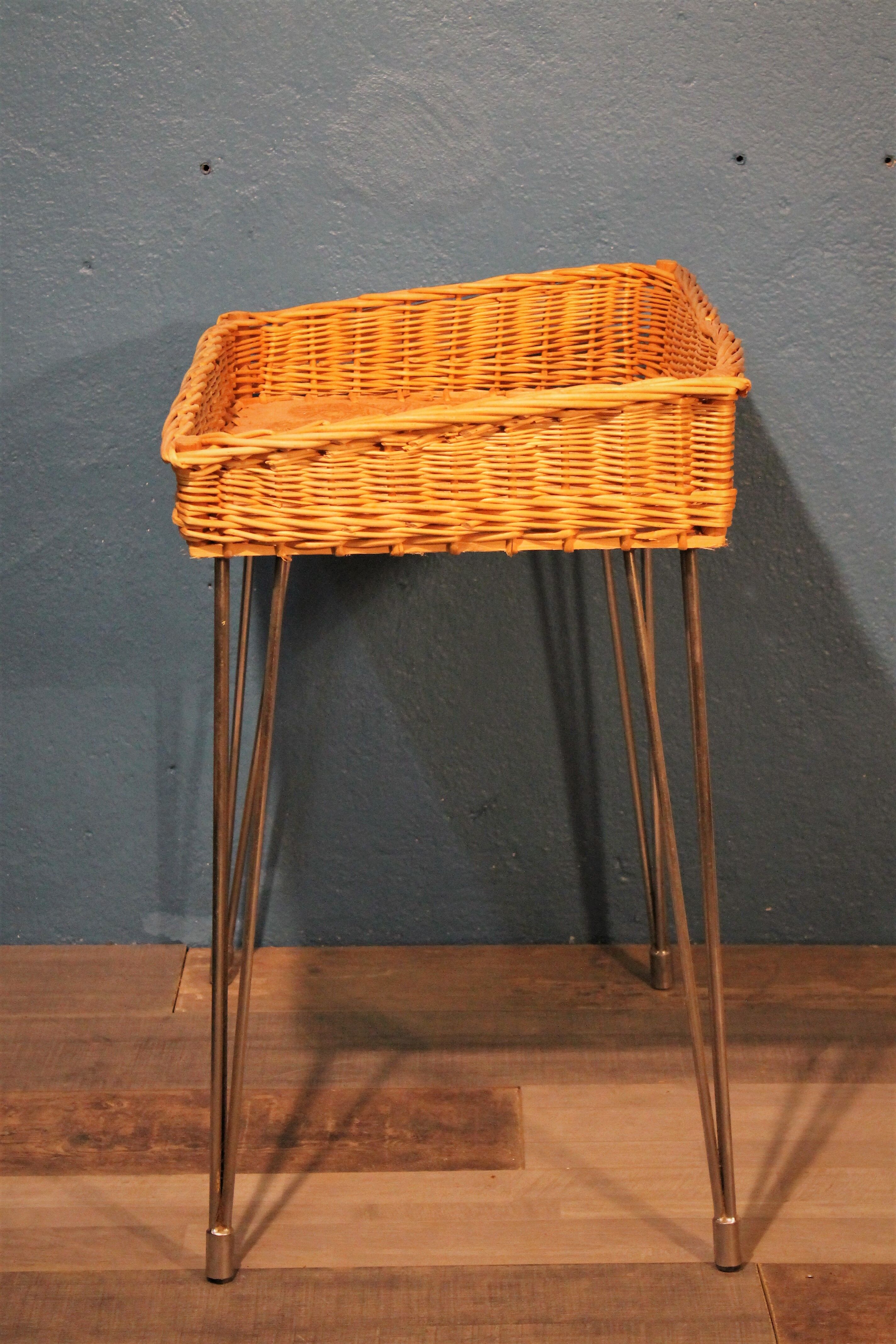 Basket on foot vintage 1970