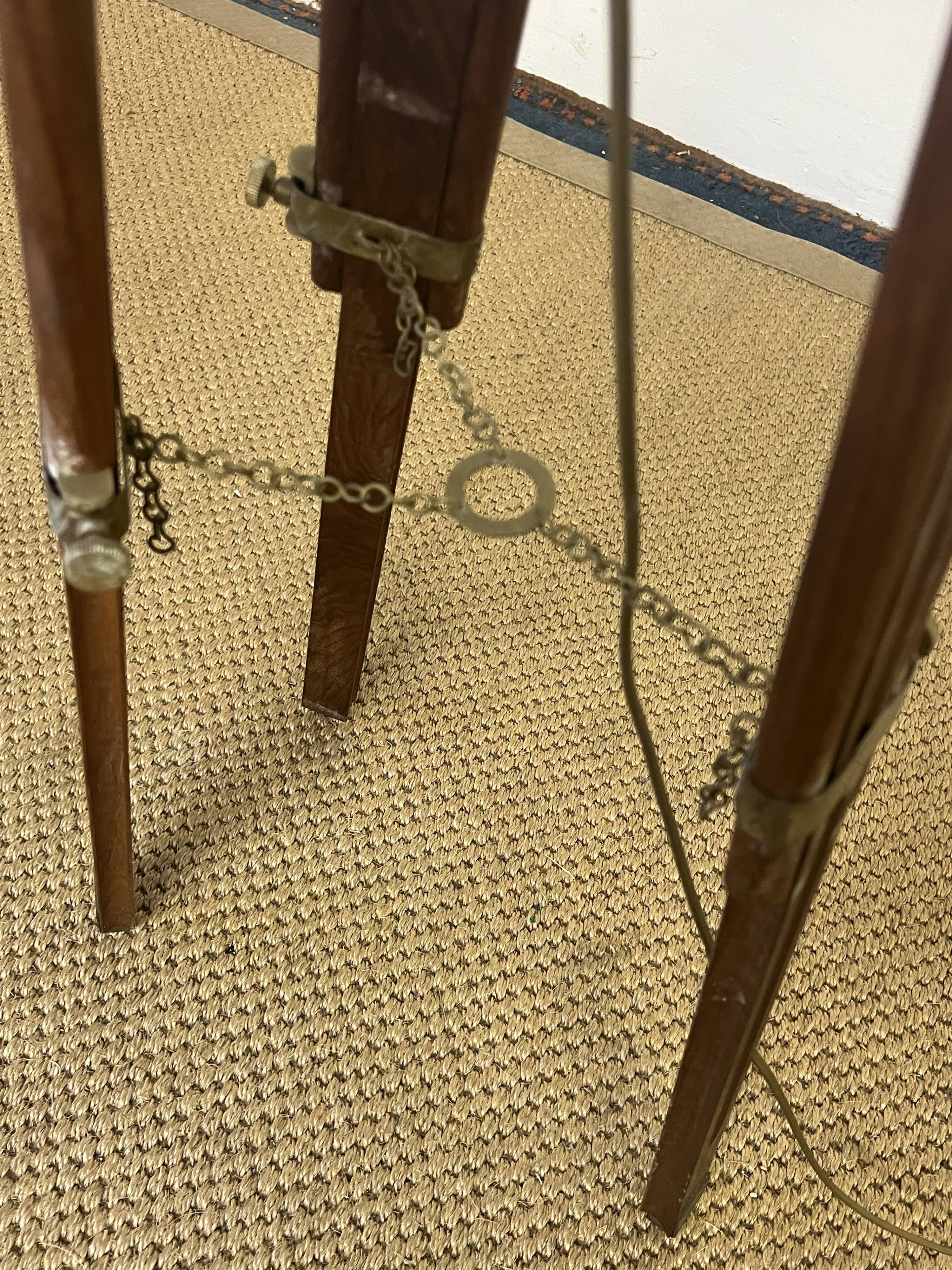 Tripod floor lamp in wood and adjustable brass