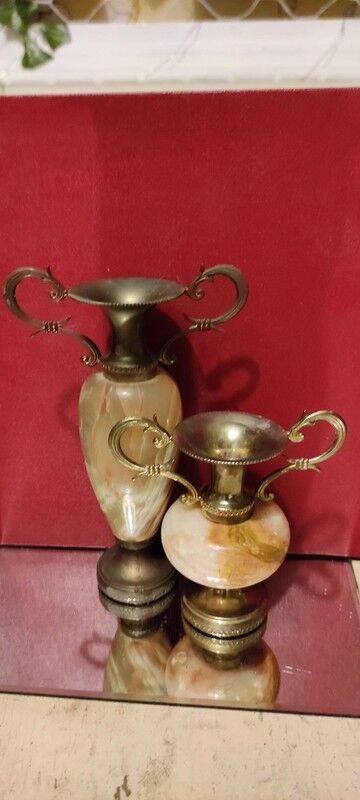 Duo de vases vintages en onyx et laiton