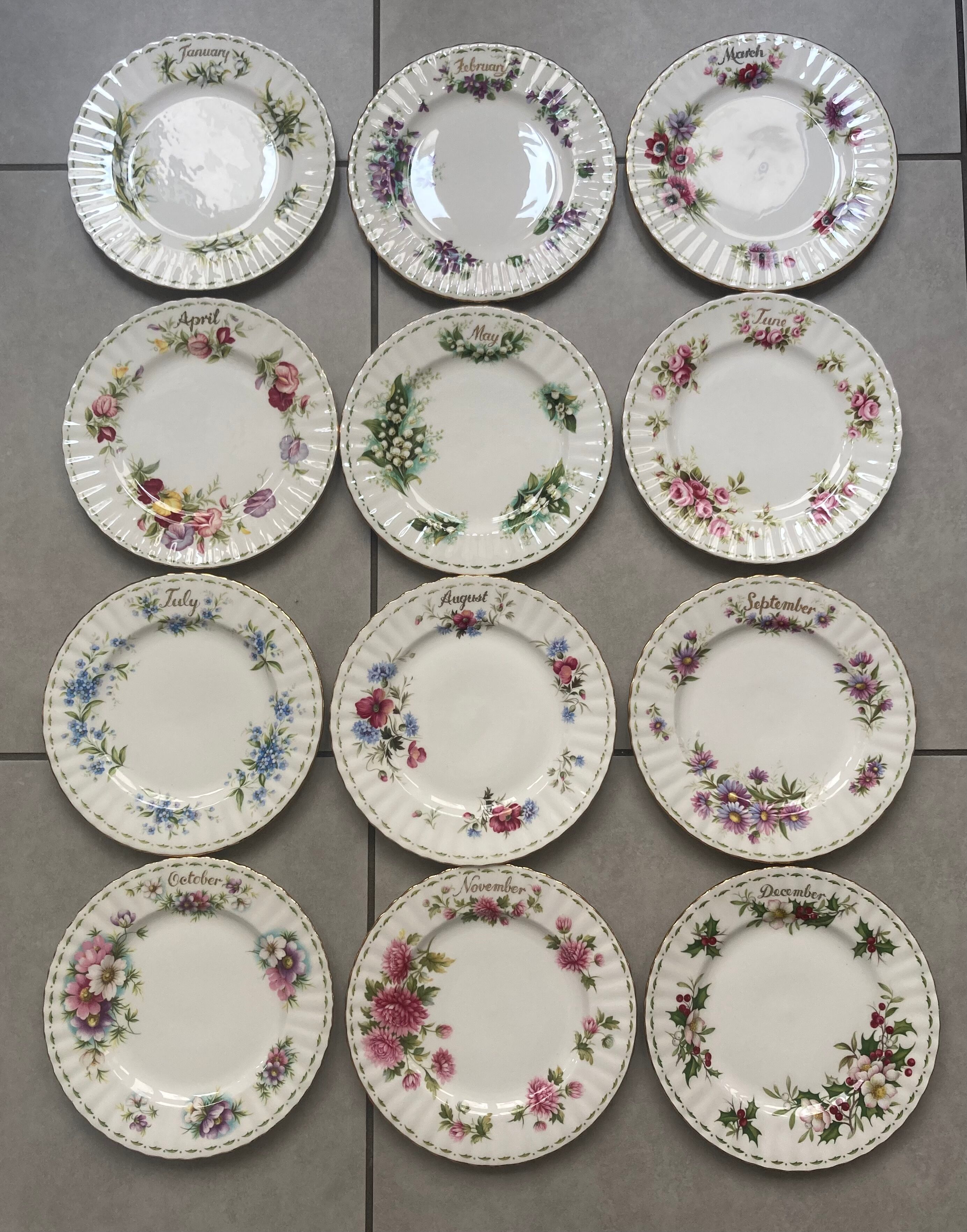 Set de 12 assiettes royal albert « mois de l’année »