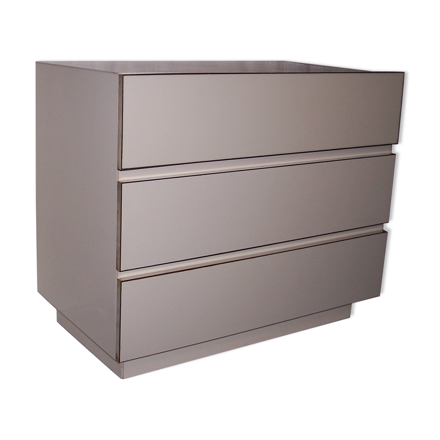 White chest of drawers of the 70s