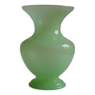 vase en opaline vert
