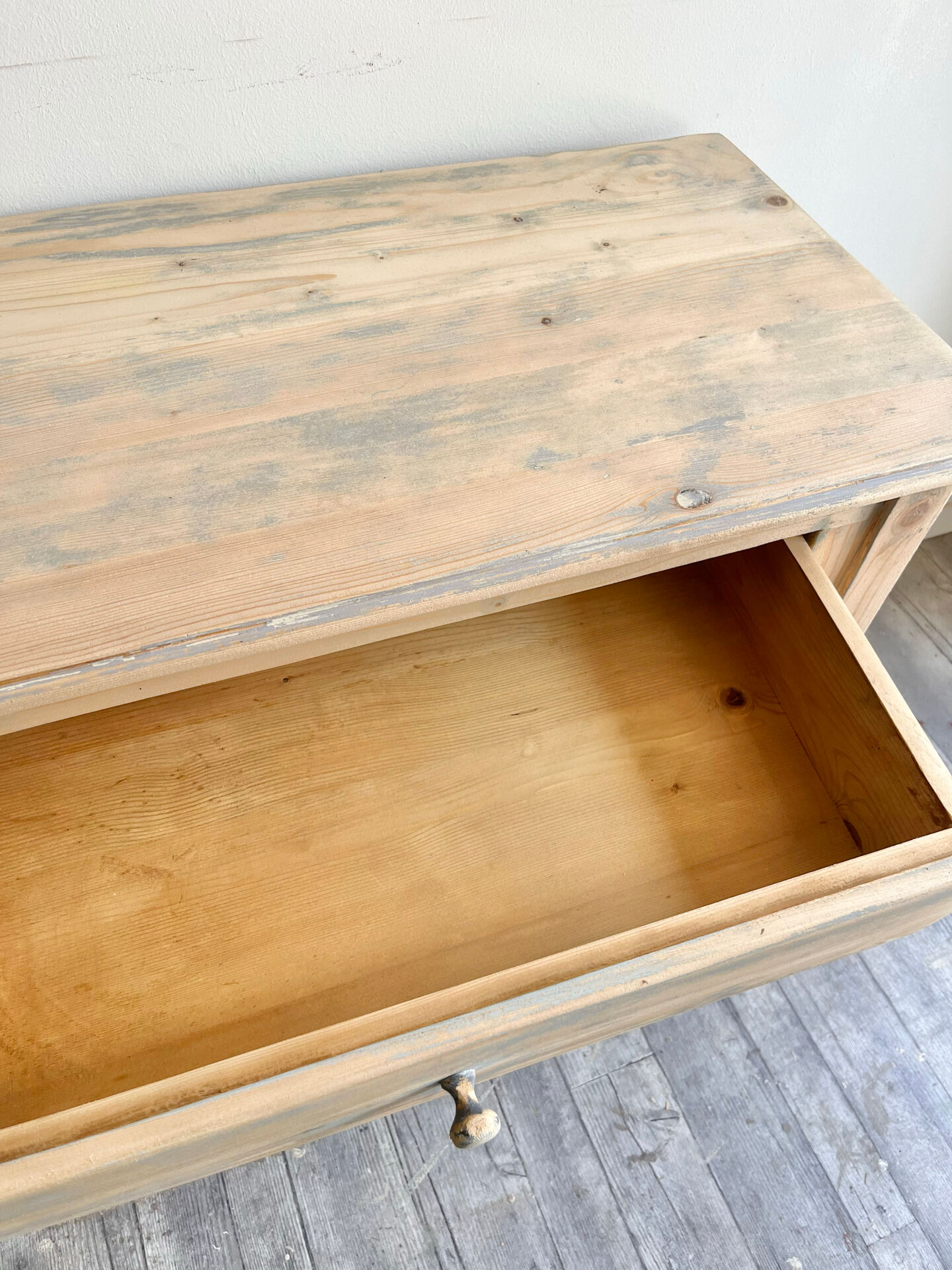 Petite console