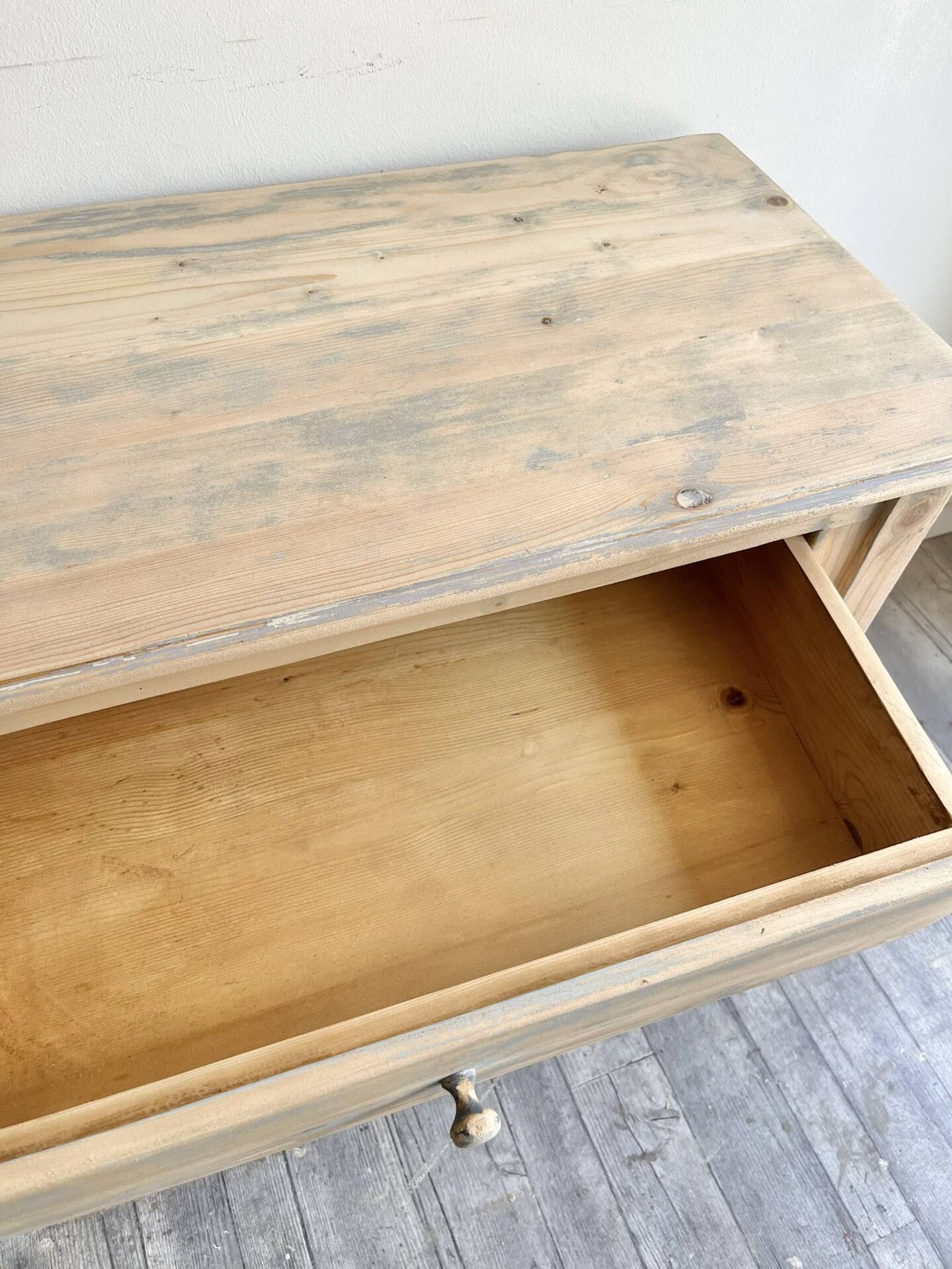 Petite console