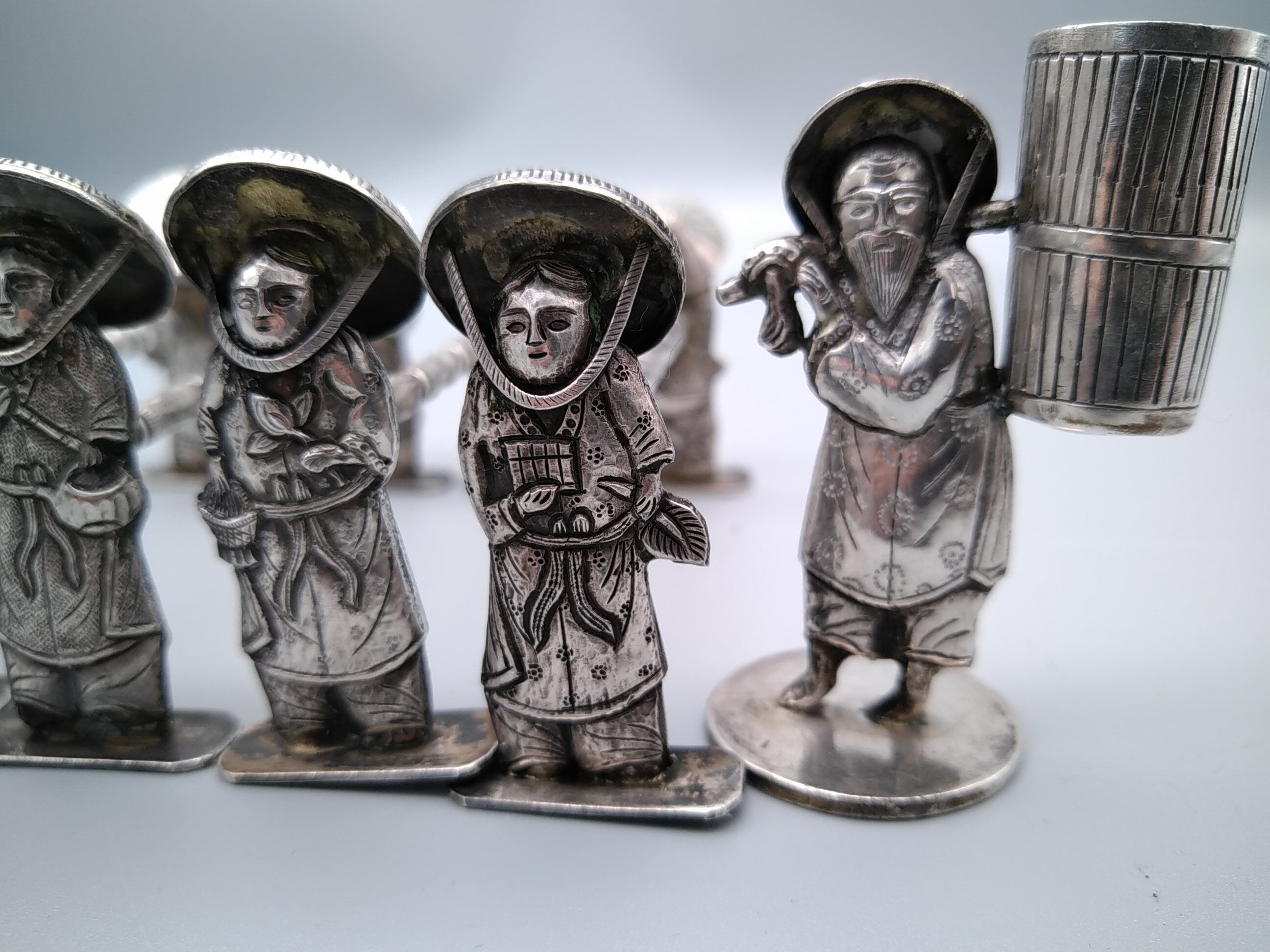 Knife holders and 2 toothpick doors.