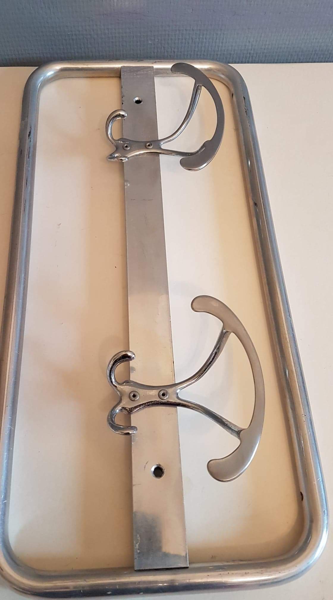 Aluminum coatrack with 2 pads from the 60