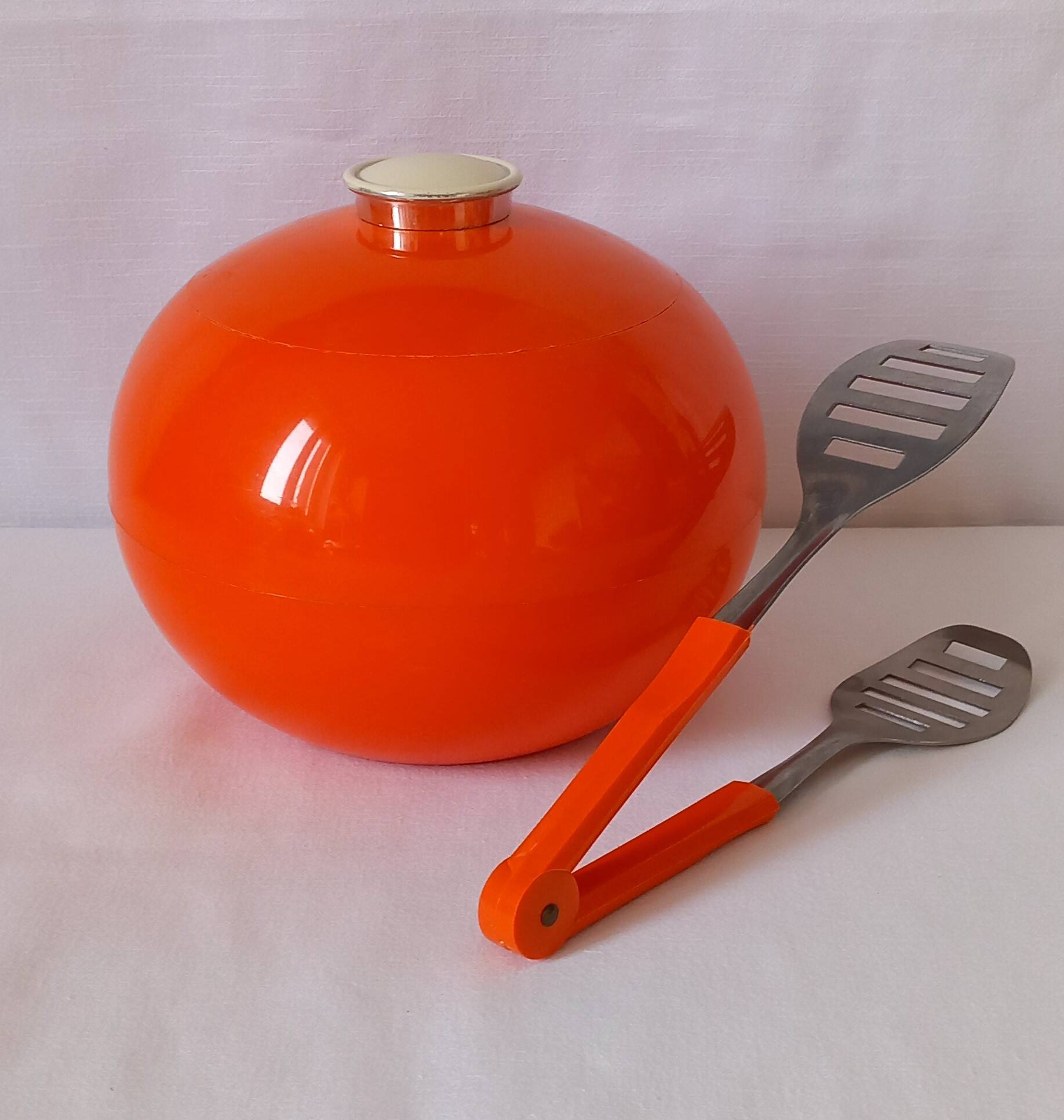 Vintage 70s orange ice bucket
