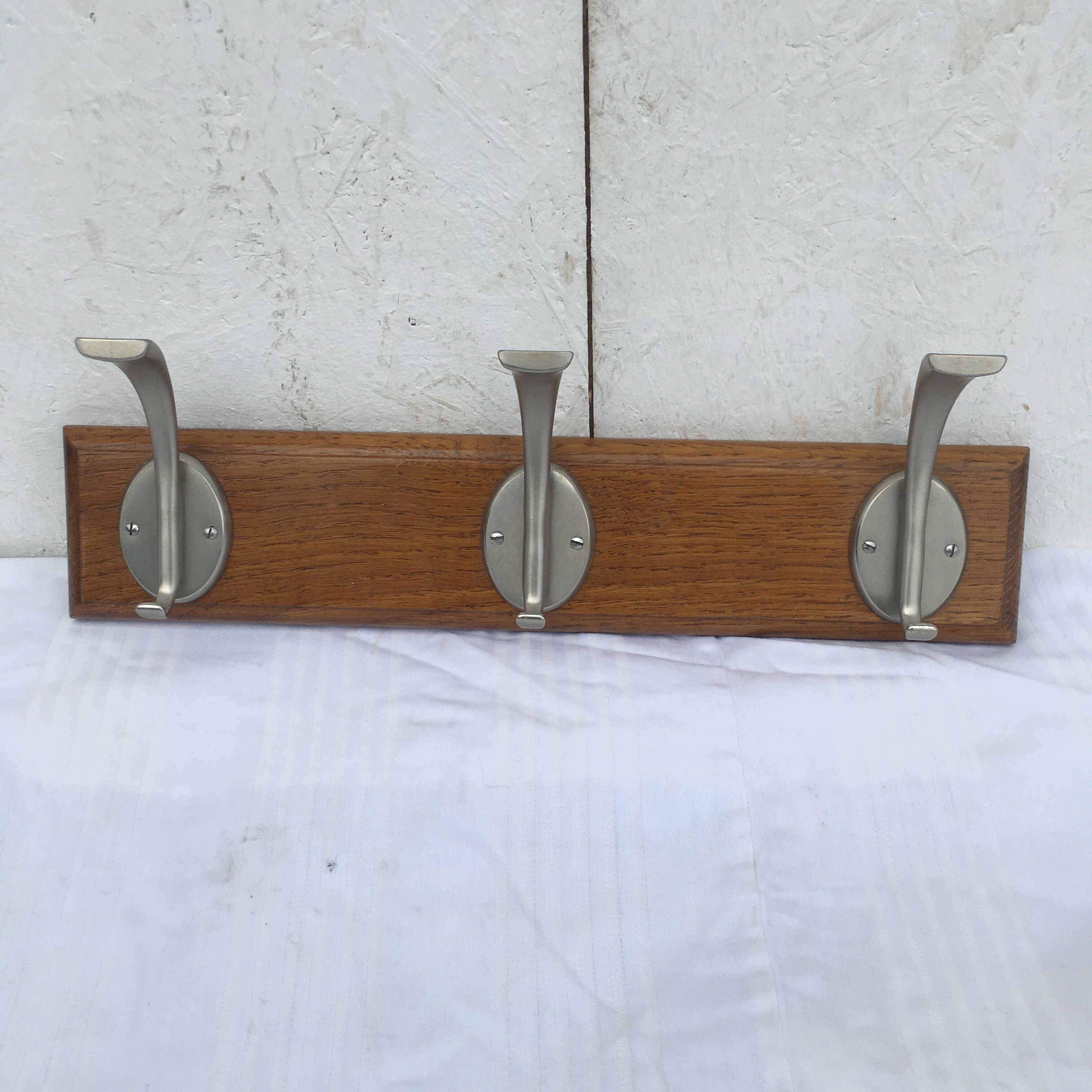 Coat rack with 3 aluminum hooks