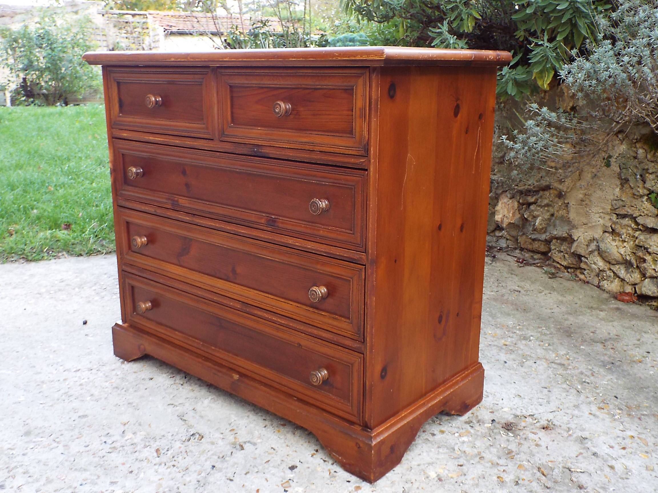 Pine chest of drawers