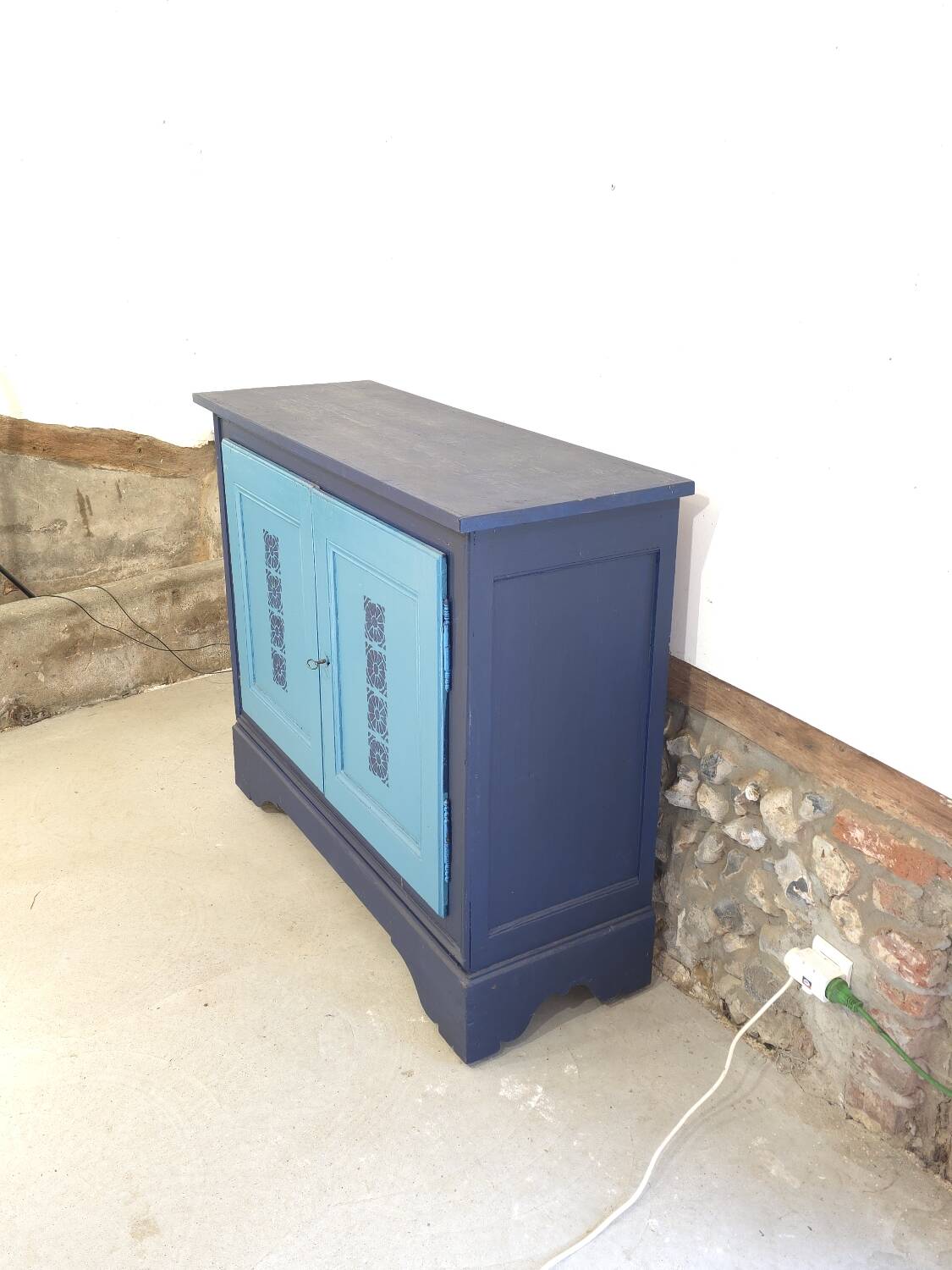 2-door wooden sideboard, 1930