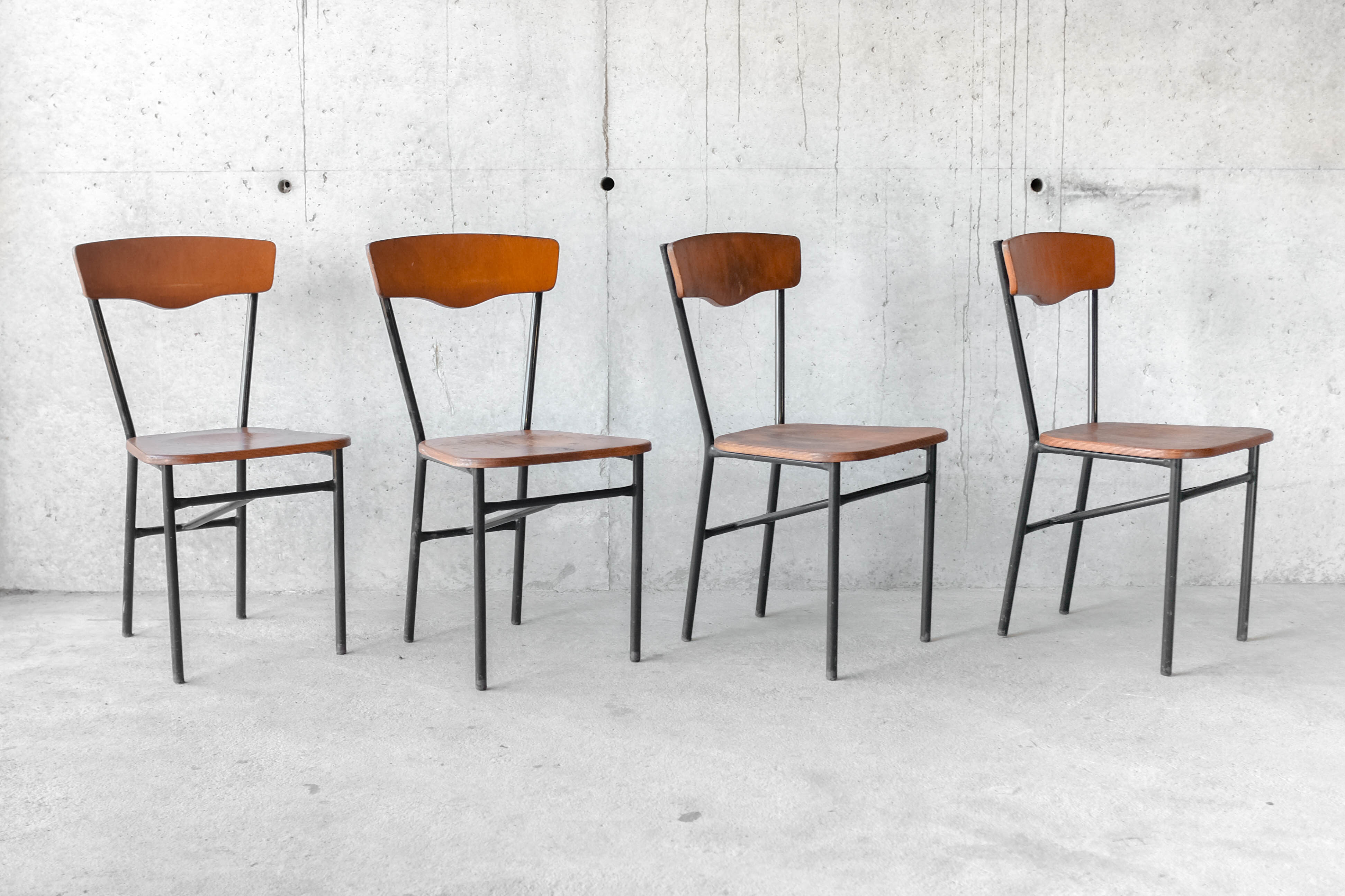 Set of 4 wood and metal vintage chairs