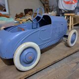 Ancienne voiture à pédales 1920