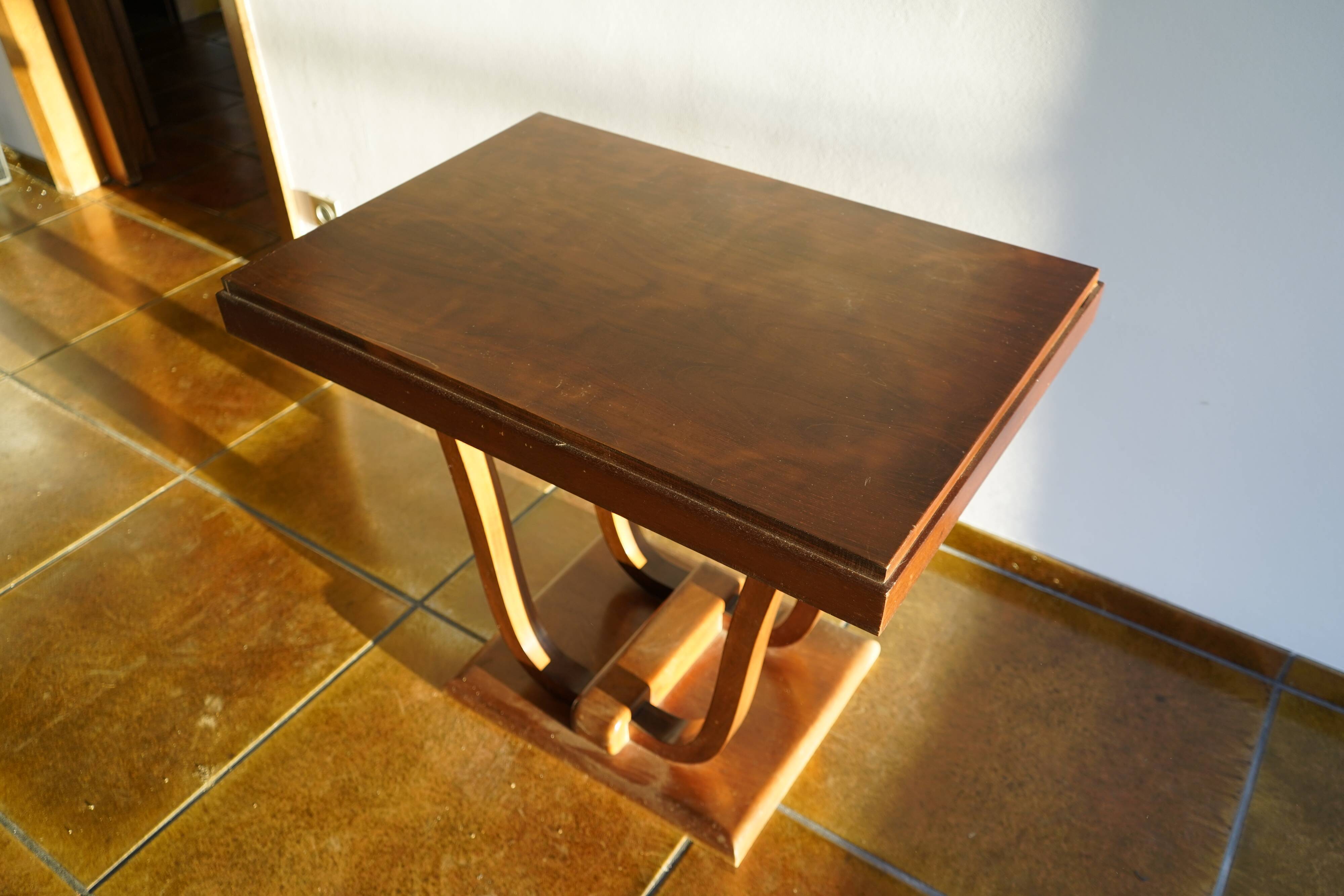 Art deco table