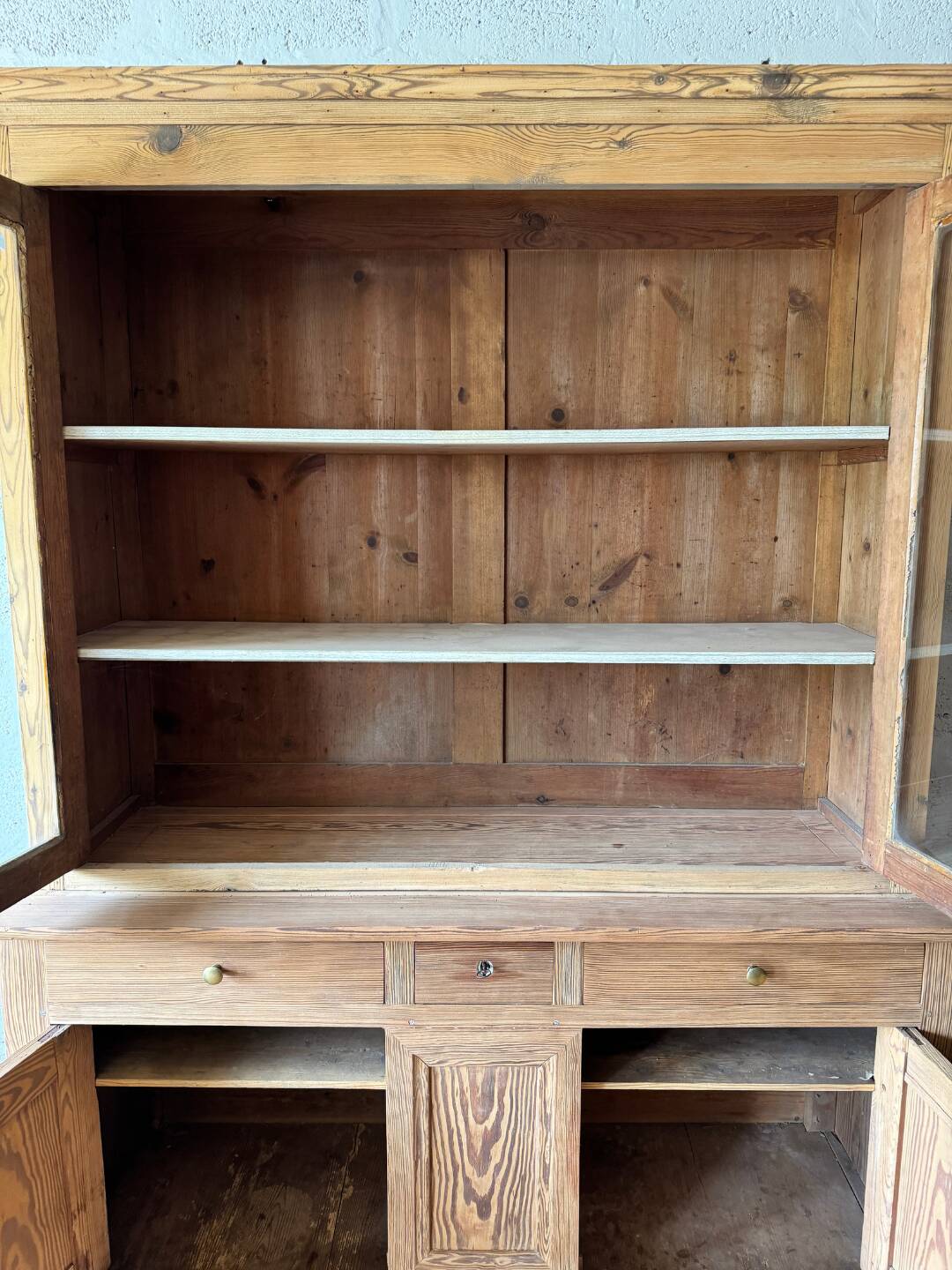 Glass-fronted dresser in pitch pine - Late 19th century