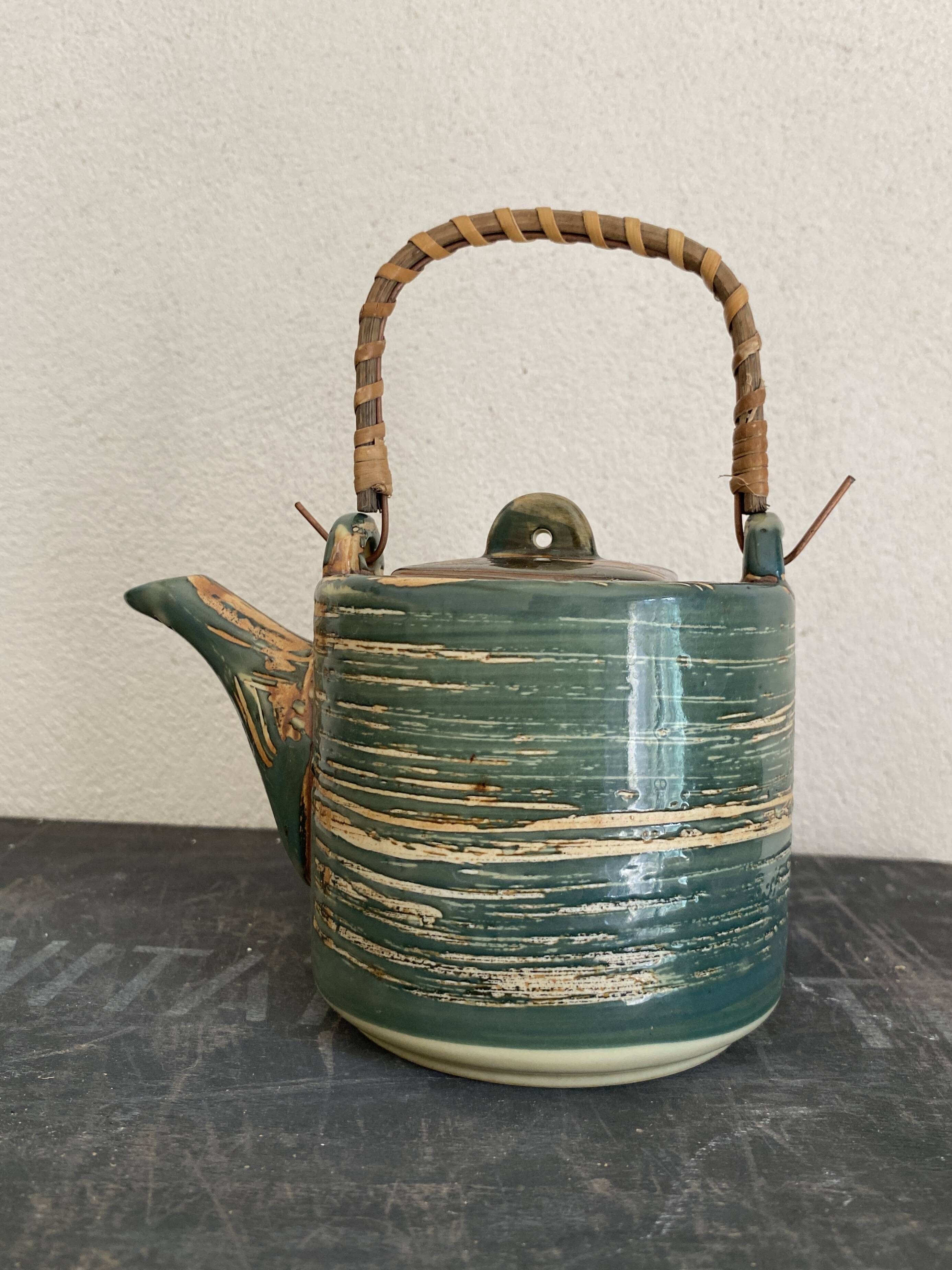 Ceramic teapot