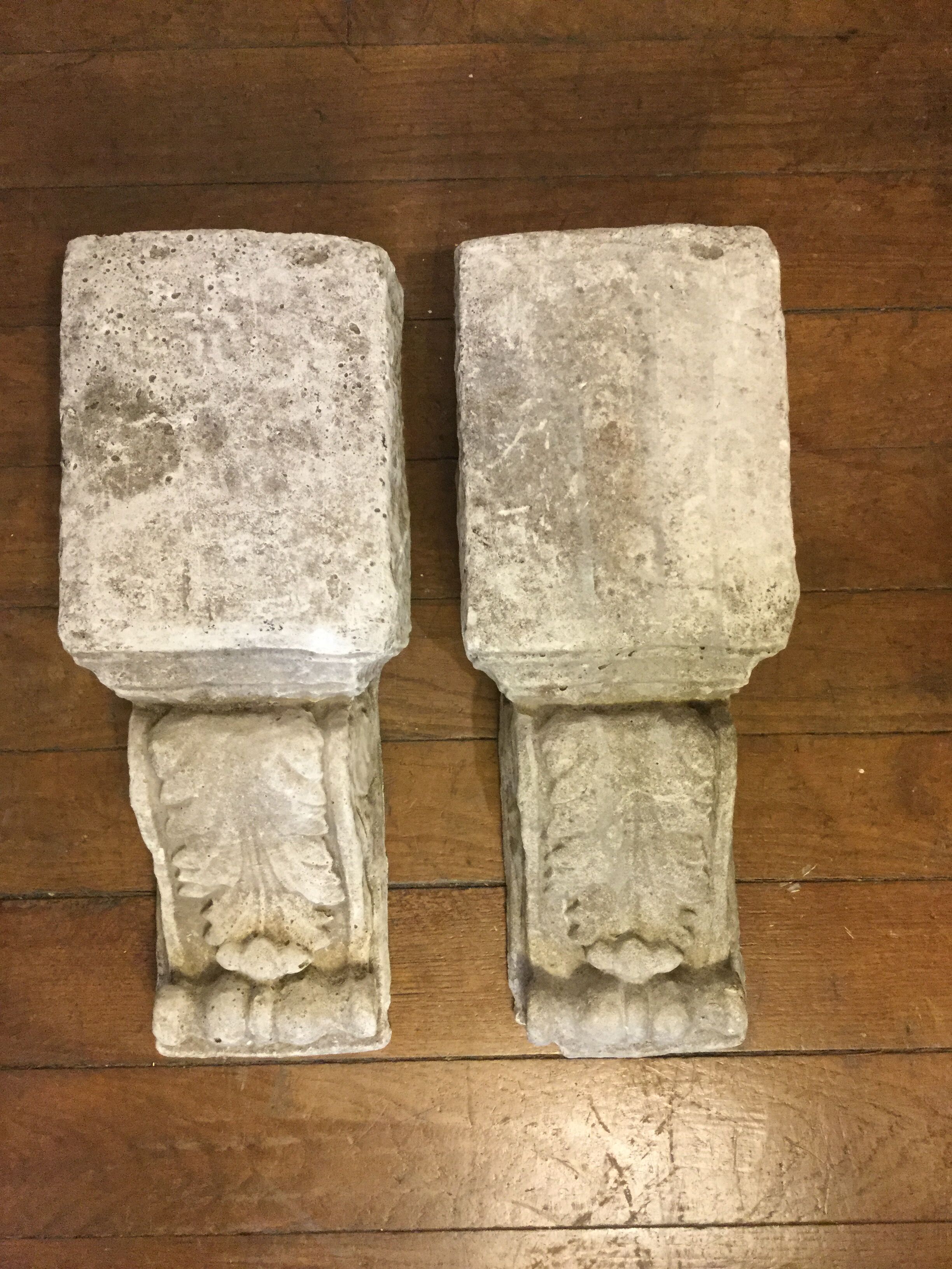 Stone wall lamp consoles