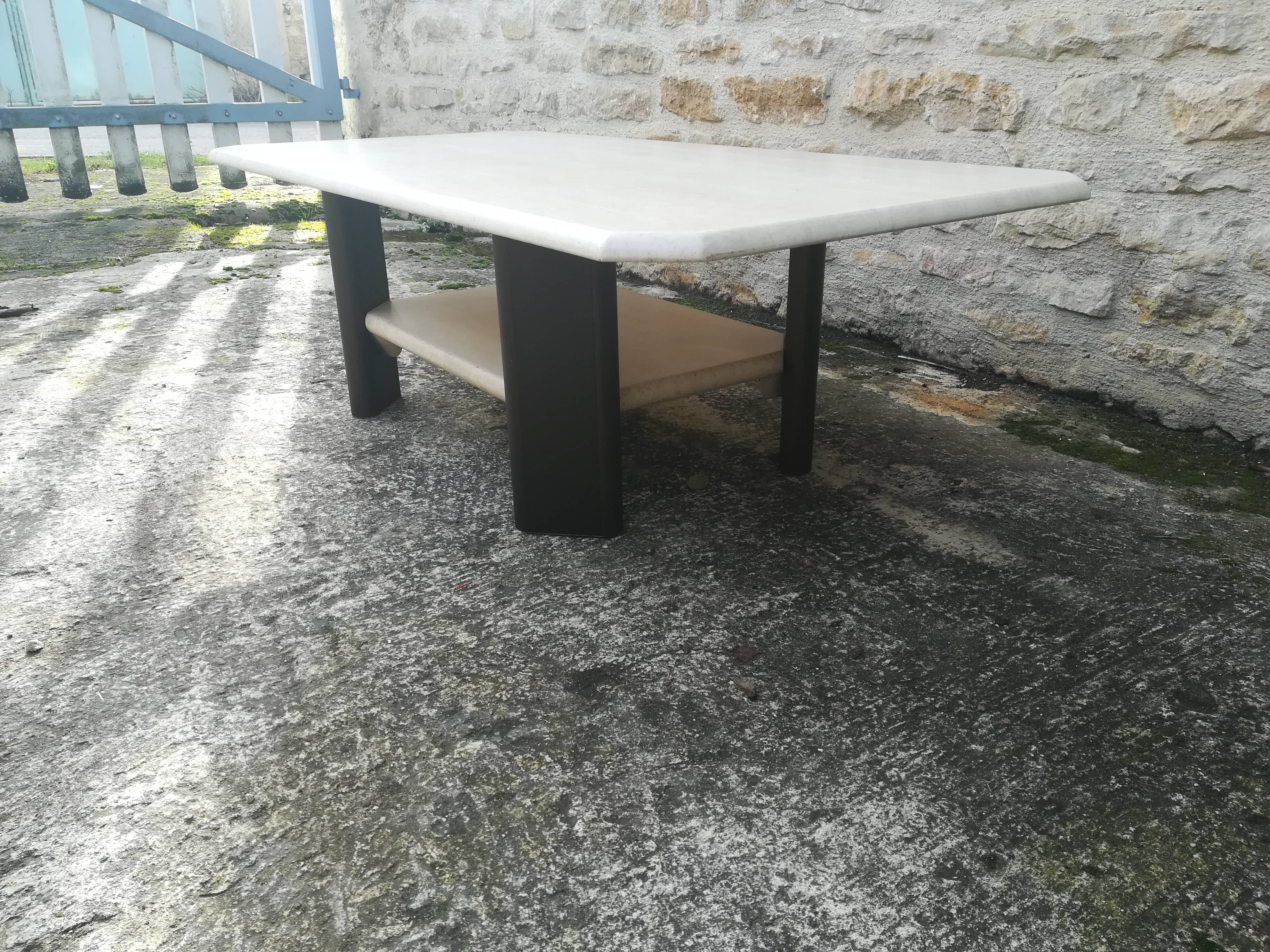 Low table in travertine and aluminium