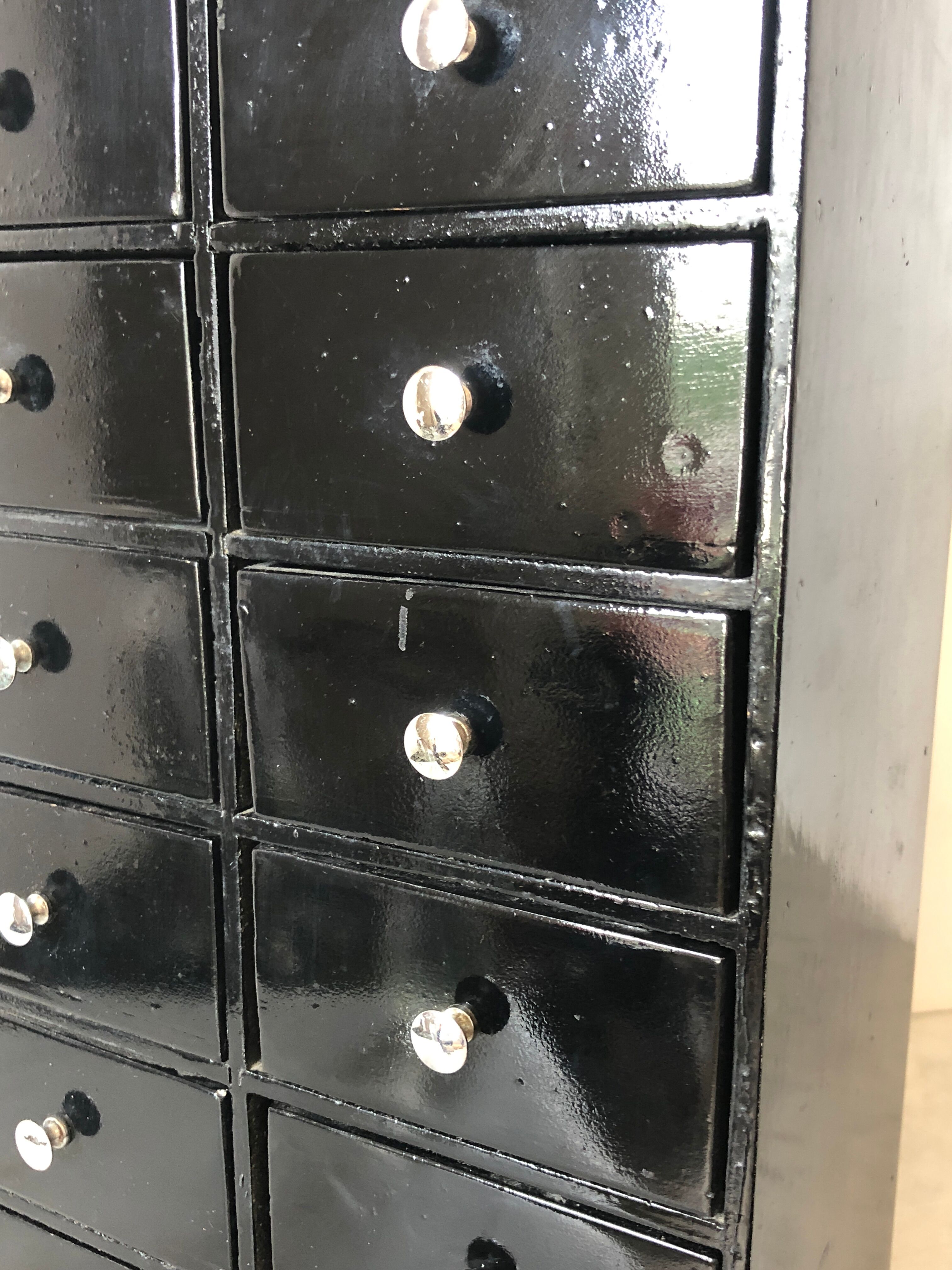 Drawer cabinet