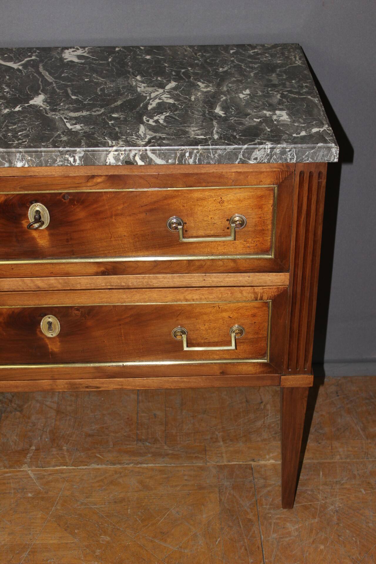 Commode Sauteuse Louis XVI en Noyer Fin XVIIIe