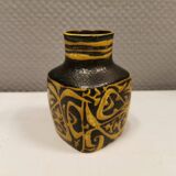 Small ceramic vase, designed by Nils Thorsson for Aluminia/Royal Copenhagen in the 1950-60s.