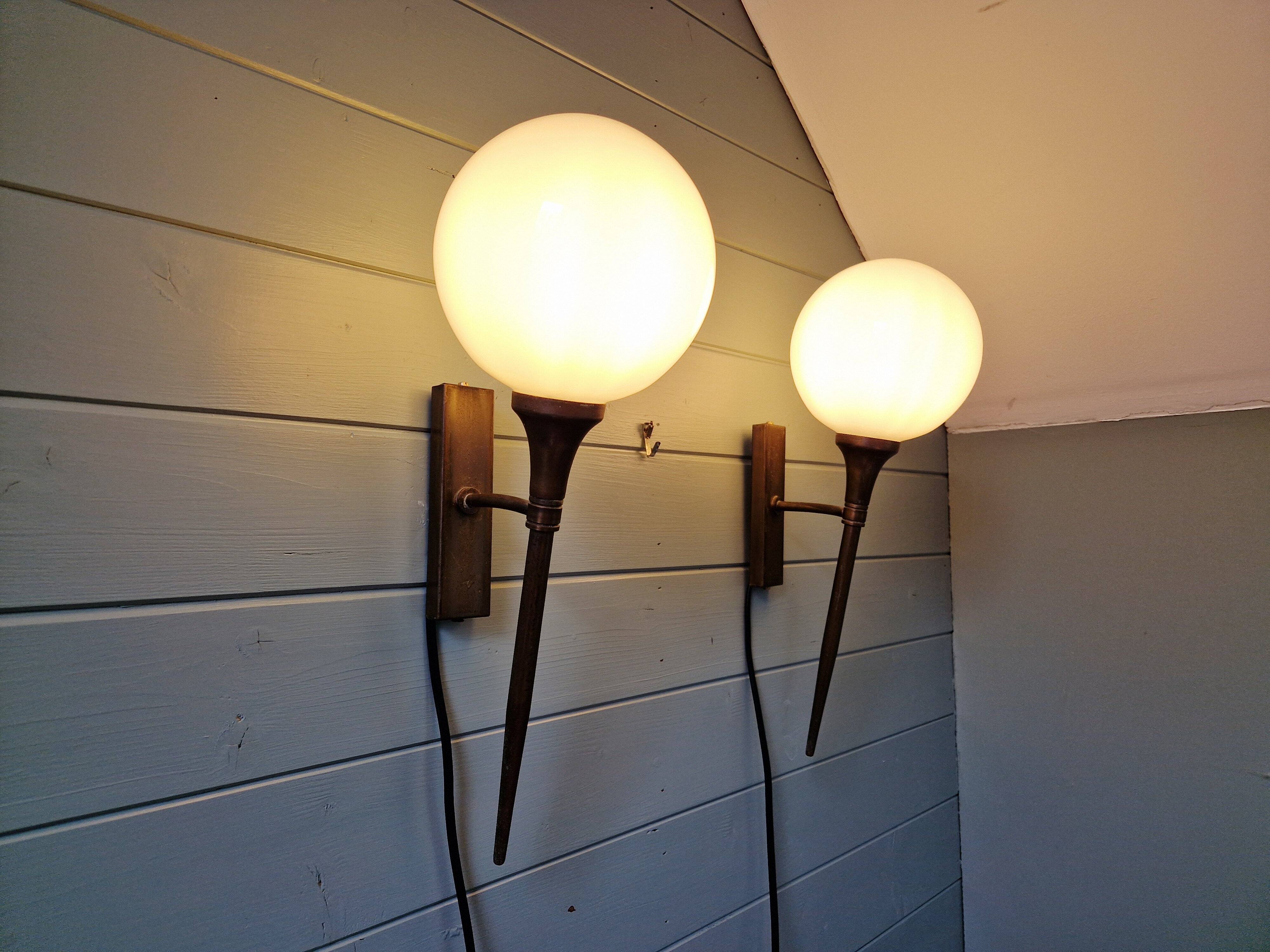 Pair of Art Deco wall sconces in brass and white opaline, 1930.