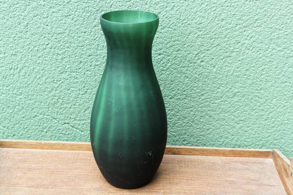 Blown glass vase, frosted satin.