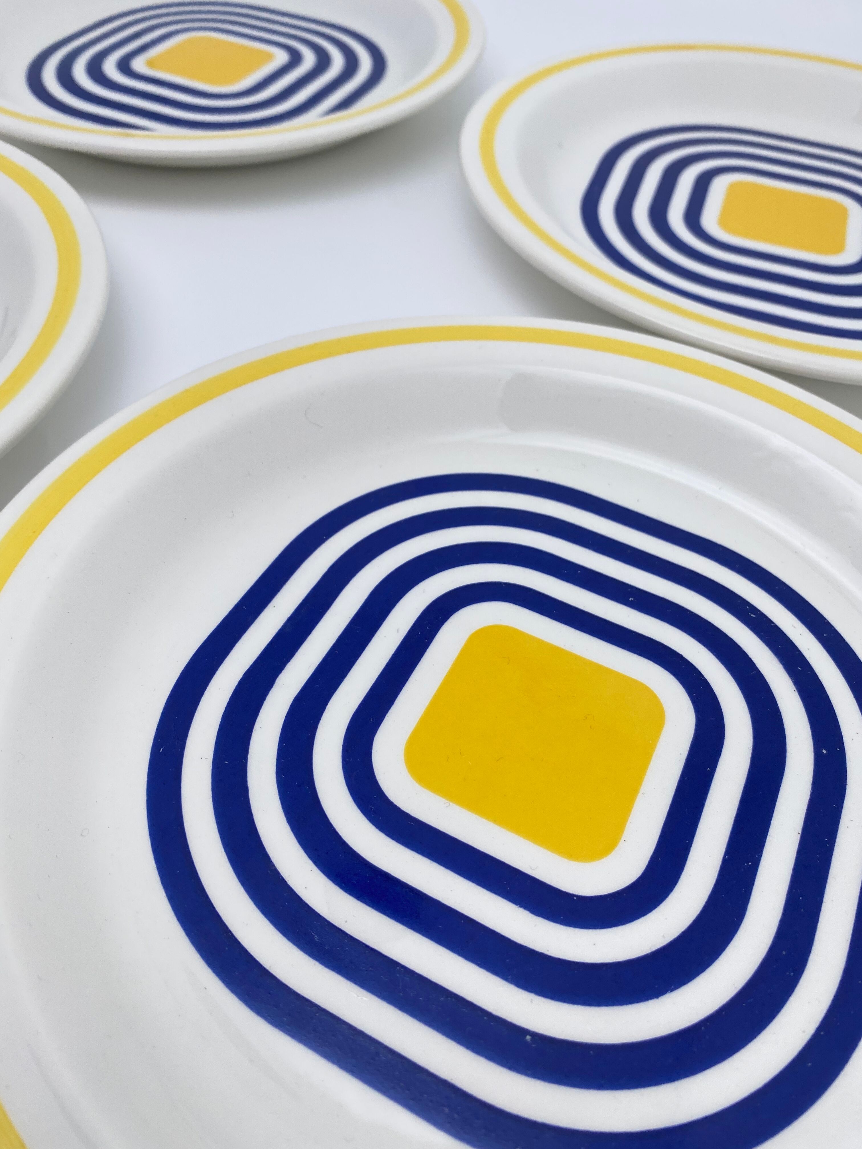 Gien Avant Garde dessert plates