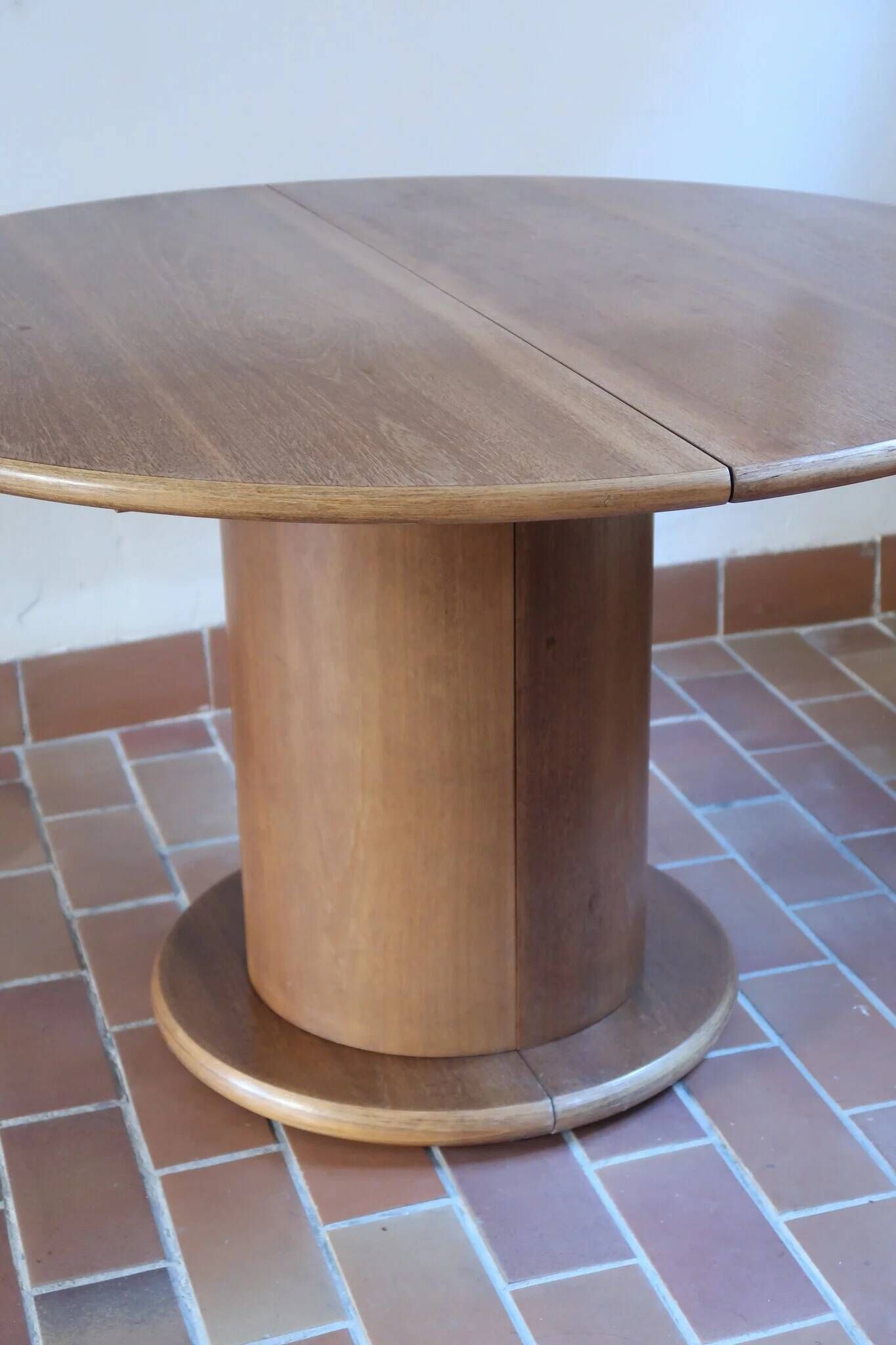Round table with a central pedestal, light wood, 1990s.