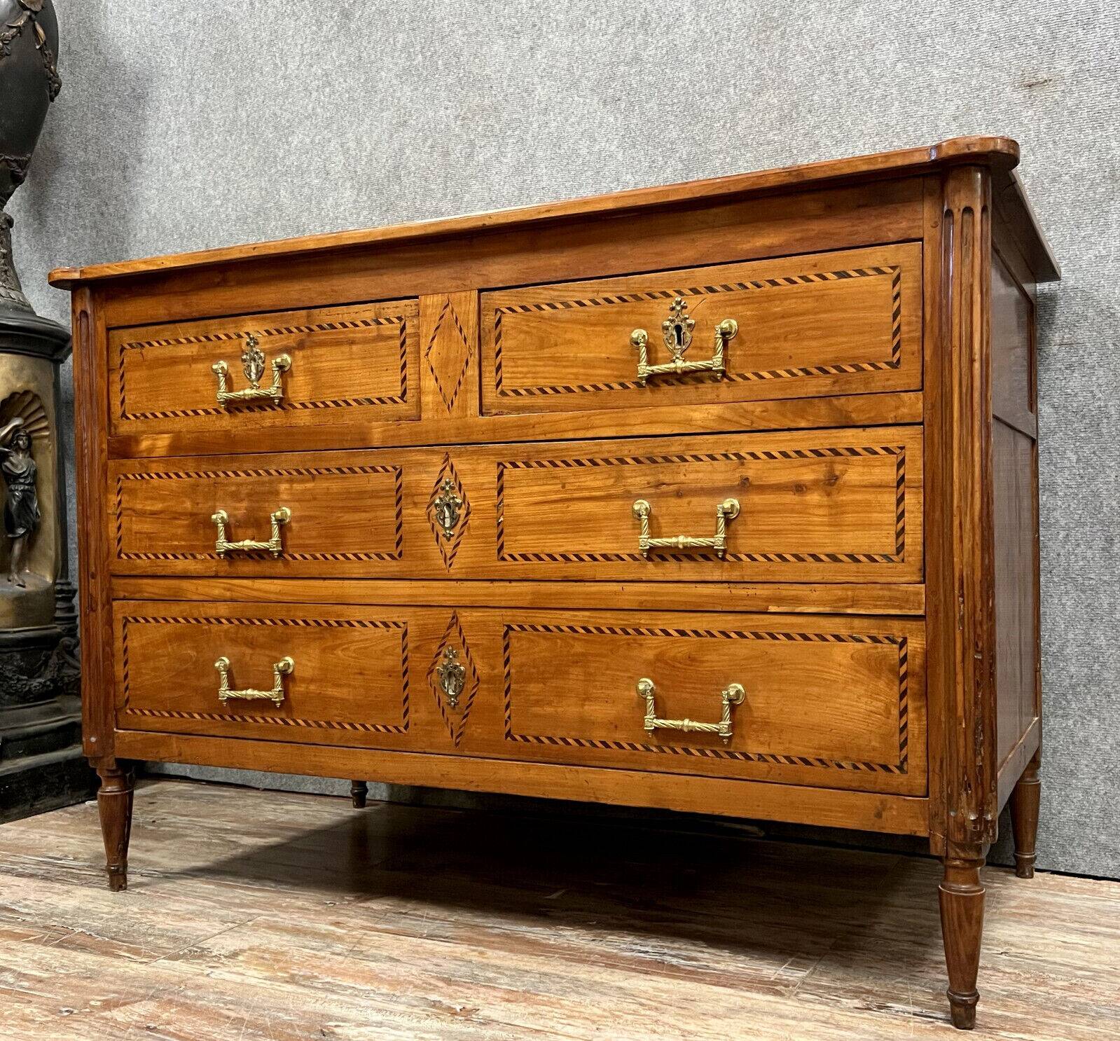 Louis XVI period Grenobloise chest of drawers in marquetry around 1760 opening on the front with 4 out of 3 drawers