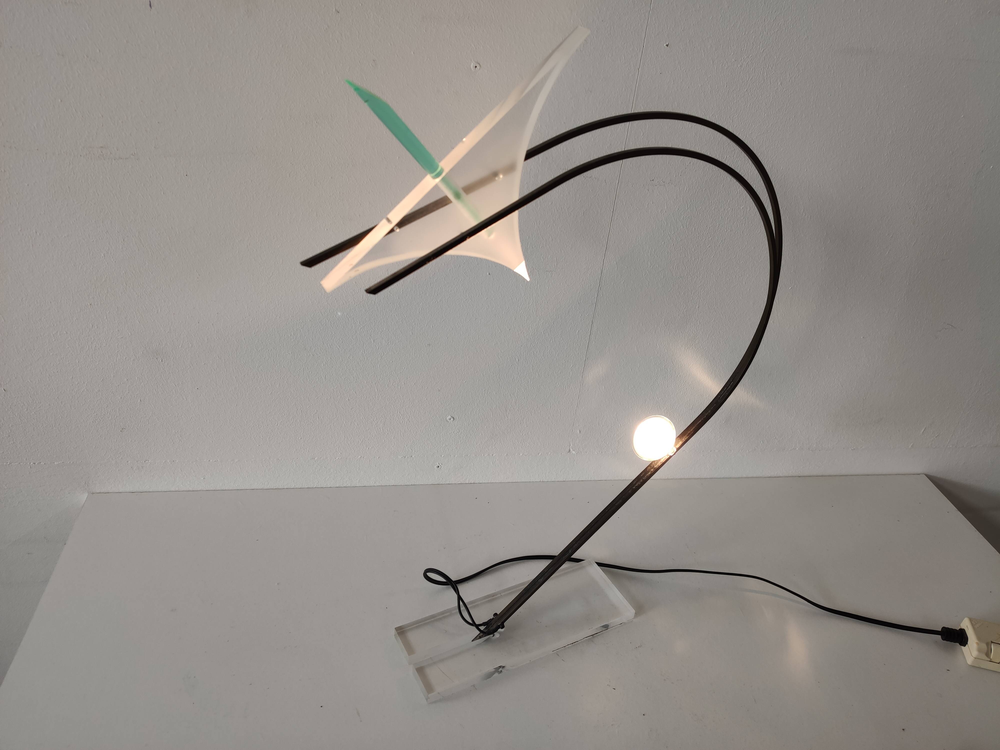 Lampe plexiglas et métal de Relco Milano, Italie 1980s