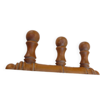 Wall-mounted coat rack circa 1940 in turned wood with 3 hooks