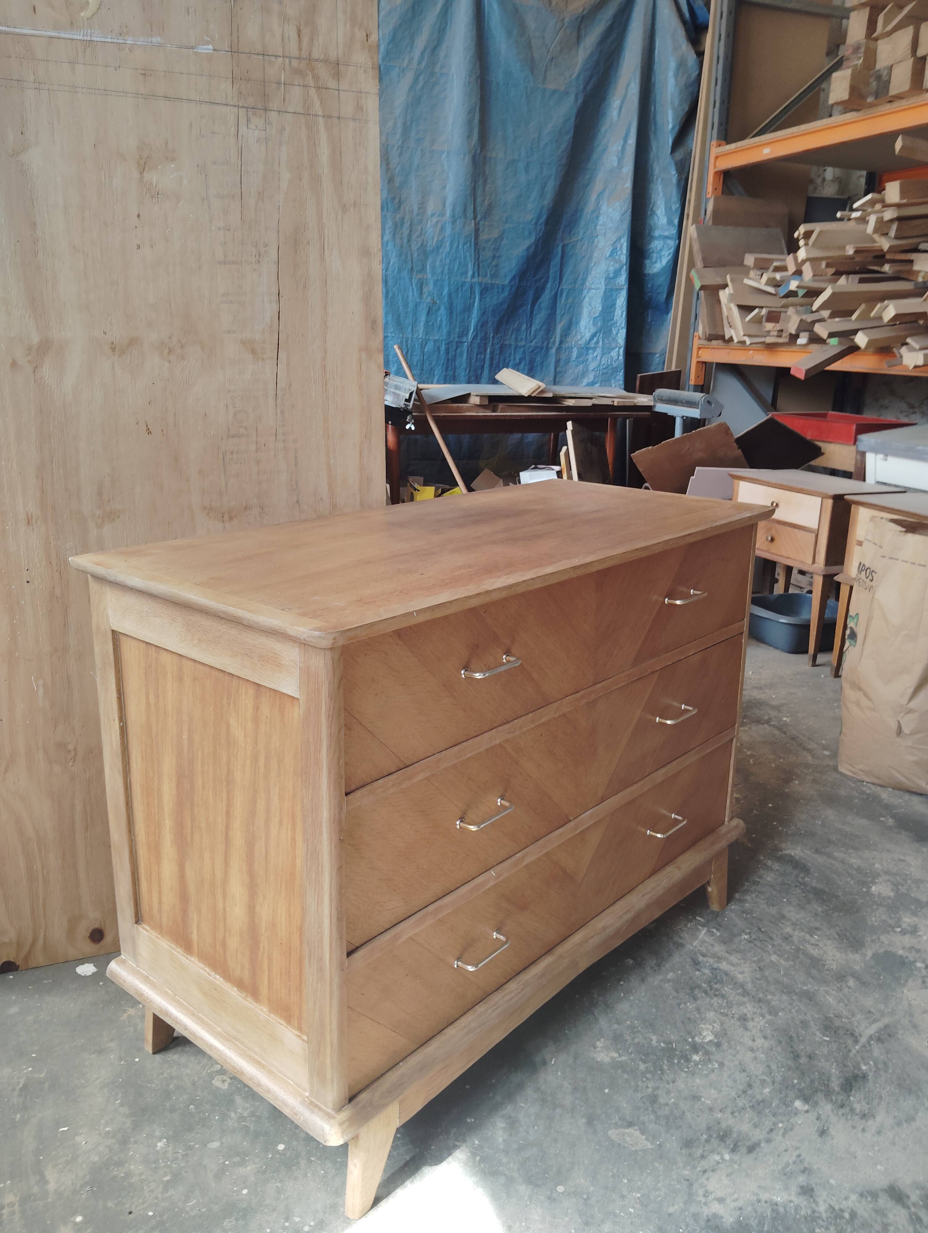 Commode pieds compas grande largeur