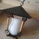suspension lanterne noire et doré avec opaline blanche