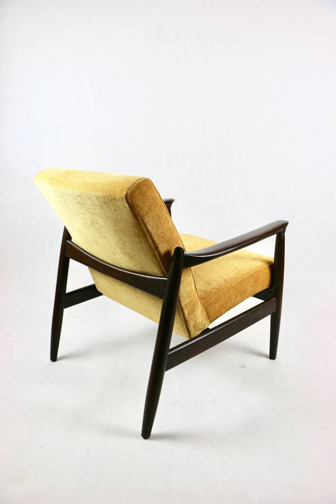 Fauteuil jaune GFM-64 attribué à Edmund Homa, 1970