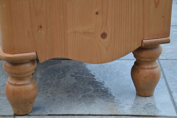 Commode ancienne en pin interior's