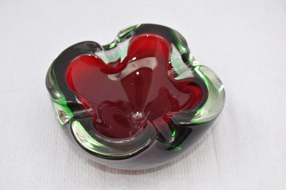 Green and red glass ashtray 70