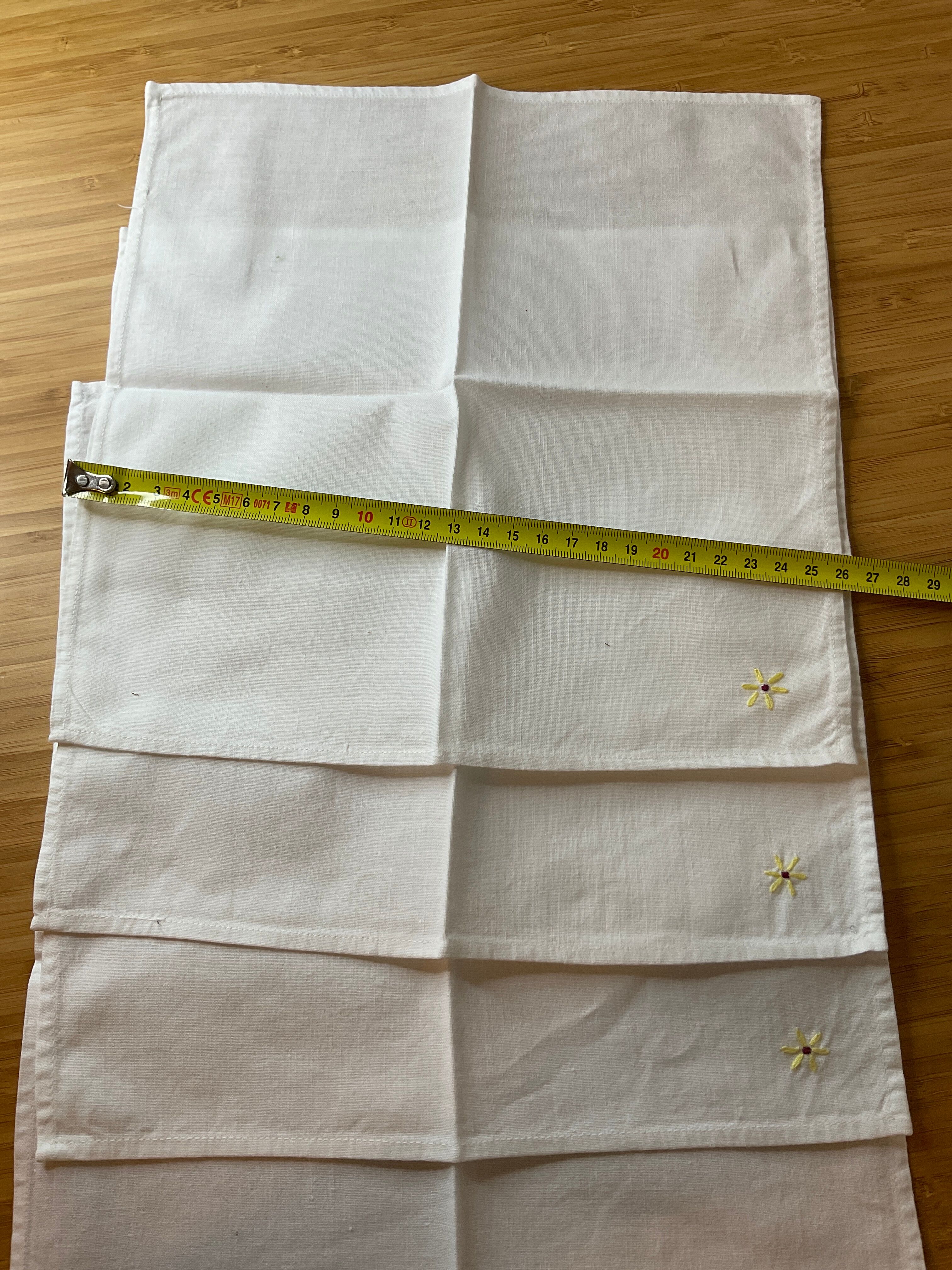 4 embroidered napkins