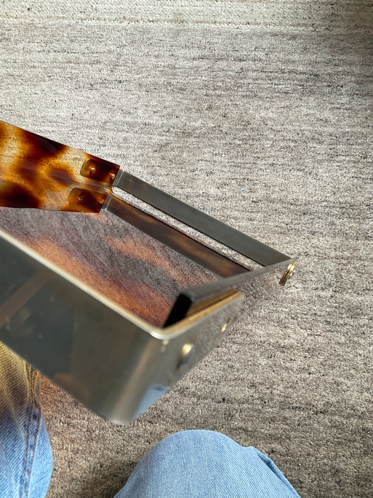 Vintage plateau in tortoiseshell lucite, Maison Mercier style.